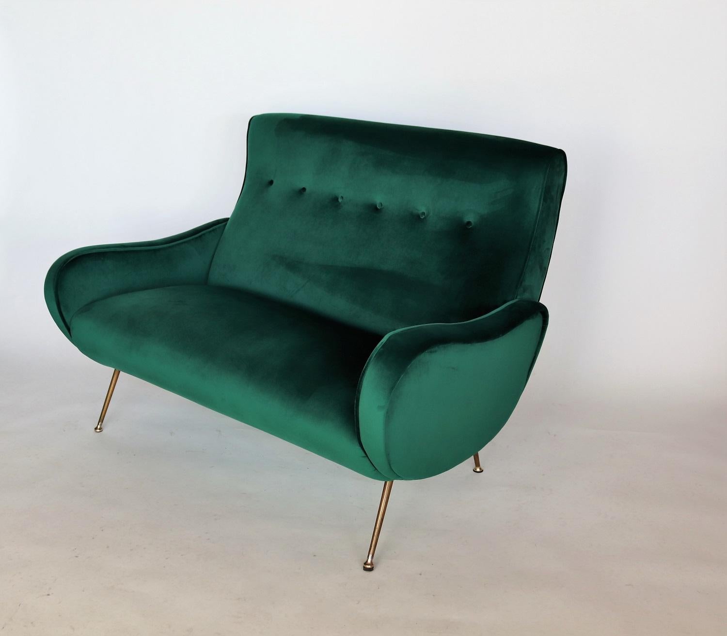 Polished Italian Midcentury Sofa or Settee in New Green Velvet and Brass Tipps, 1950s For Sale