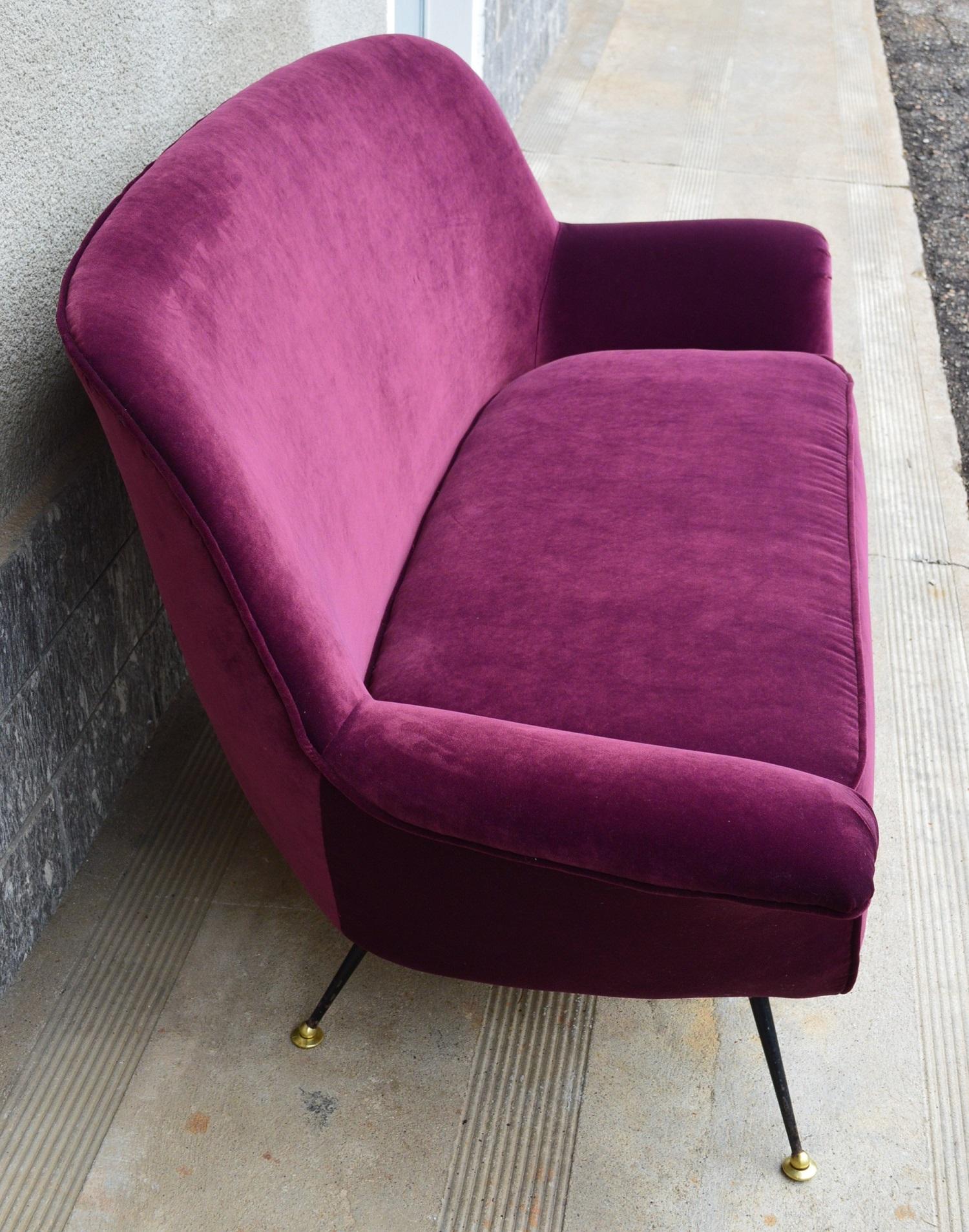Italian Midcentury Sofa or Loveseat in New Purple Velvet, 1950s 1