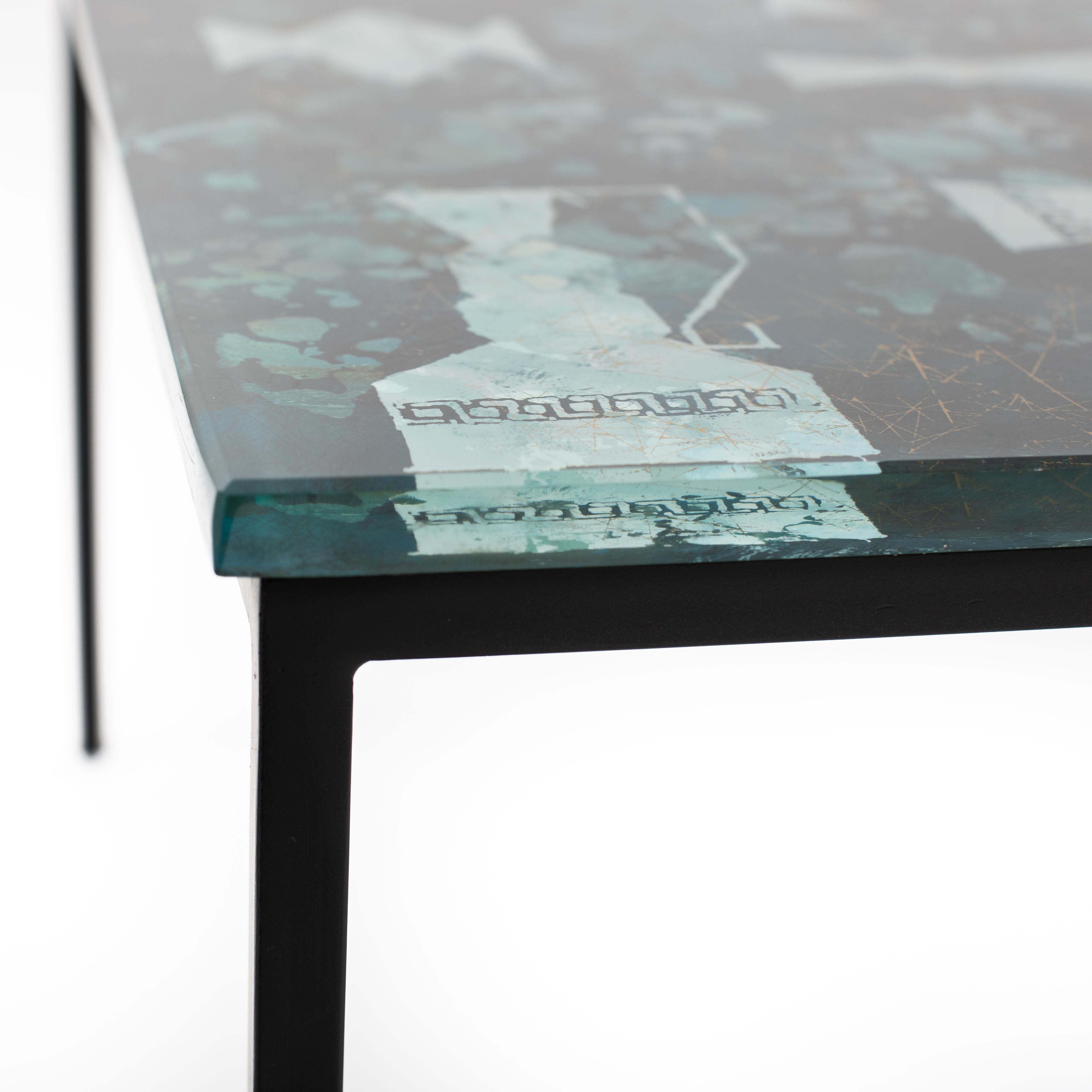 Mesa de sofá italiana de mediados de siglo Decoración abstracta en cristal turquesa-verde-dorado en venta 1