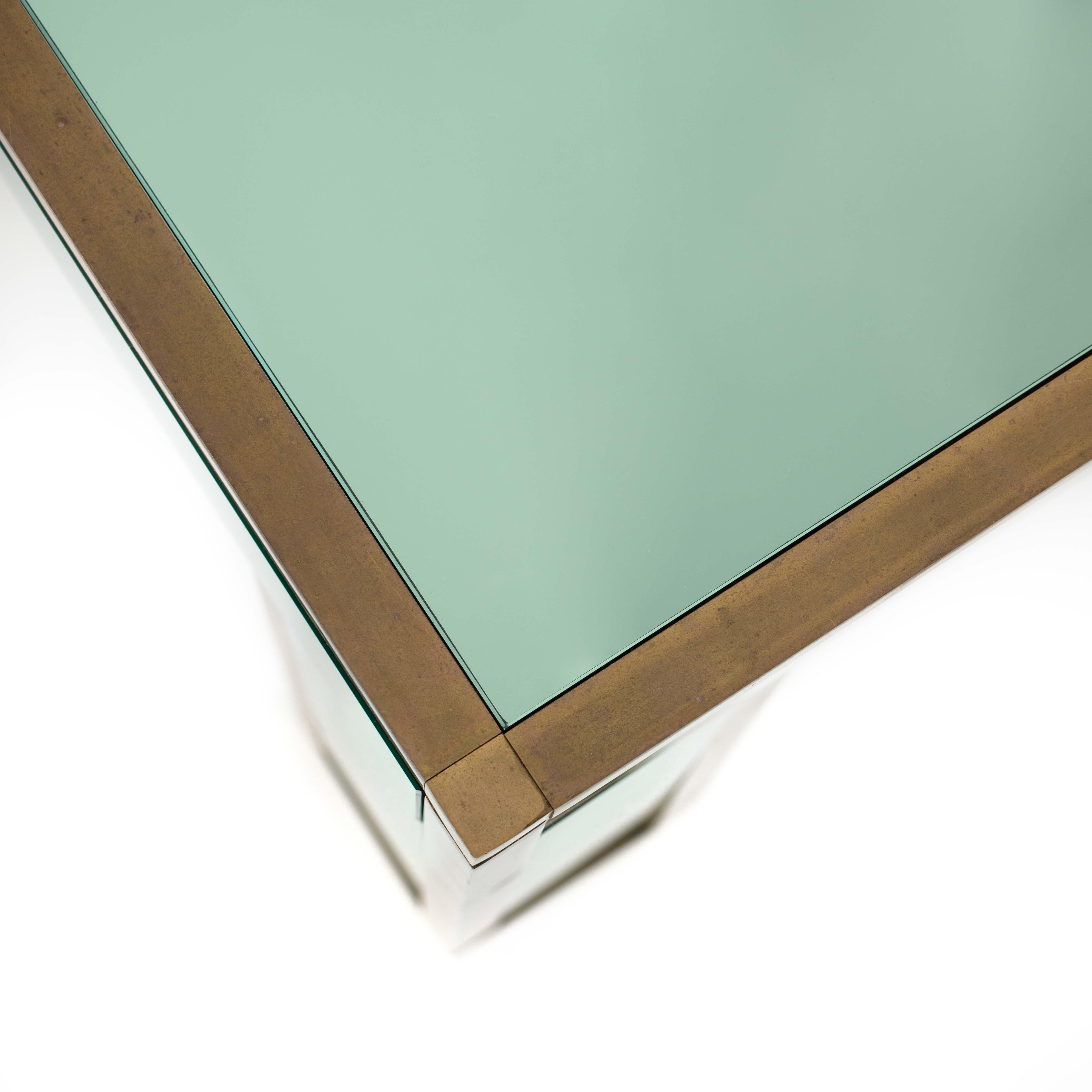 Tavolino da salotto italiano di metà secolo in vetro specchiato verde smeraldo di Banci 1970s in vendita 3