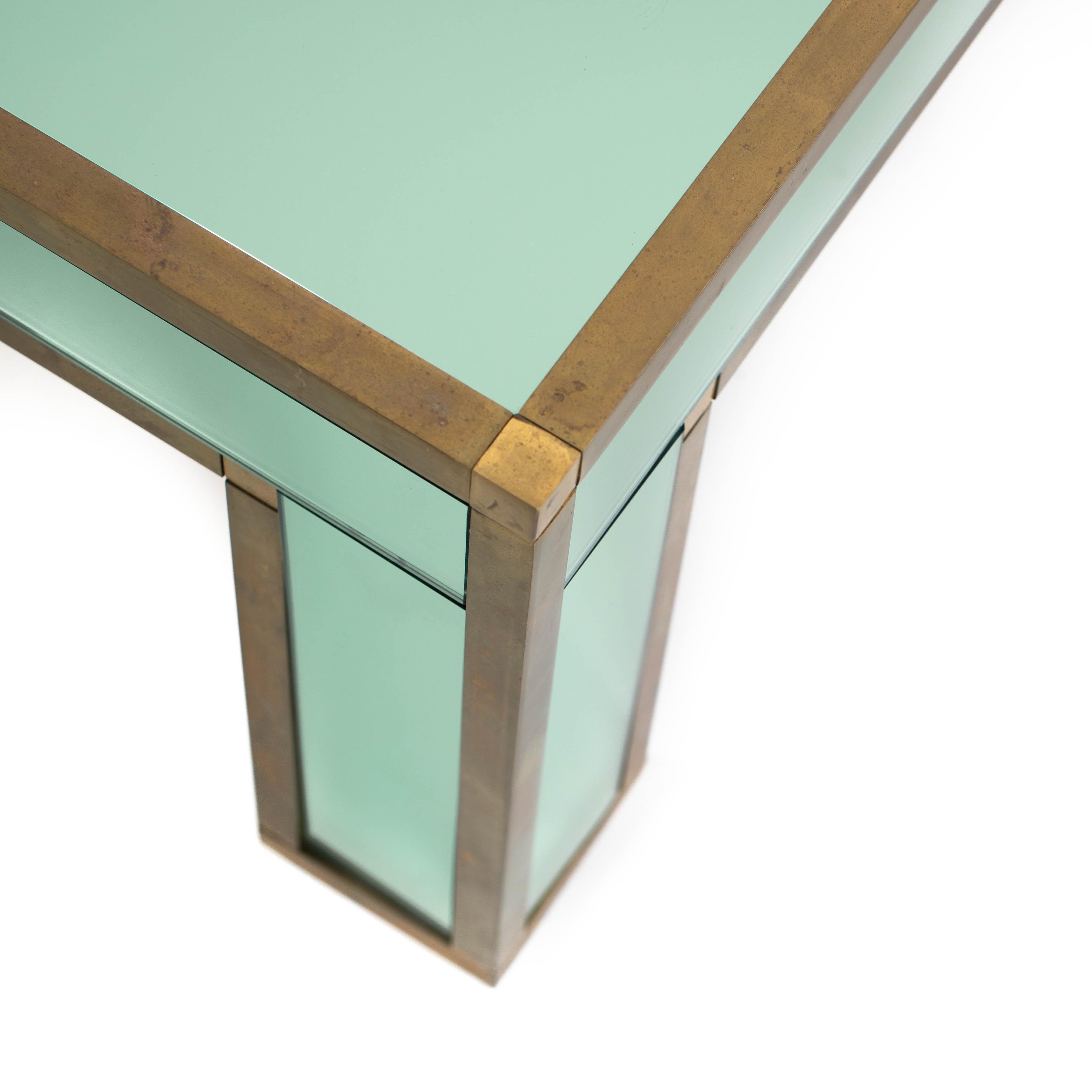 Tavolino da salotto italiano di metà secolo in vetro specchiato verde smeraldo di Banci 1970s in vendita 4