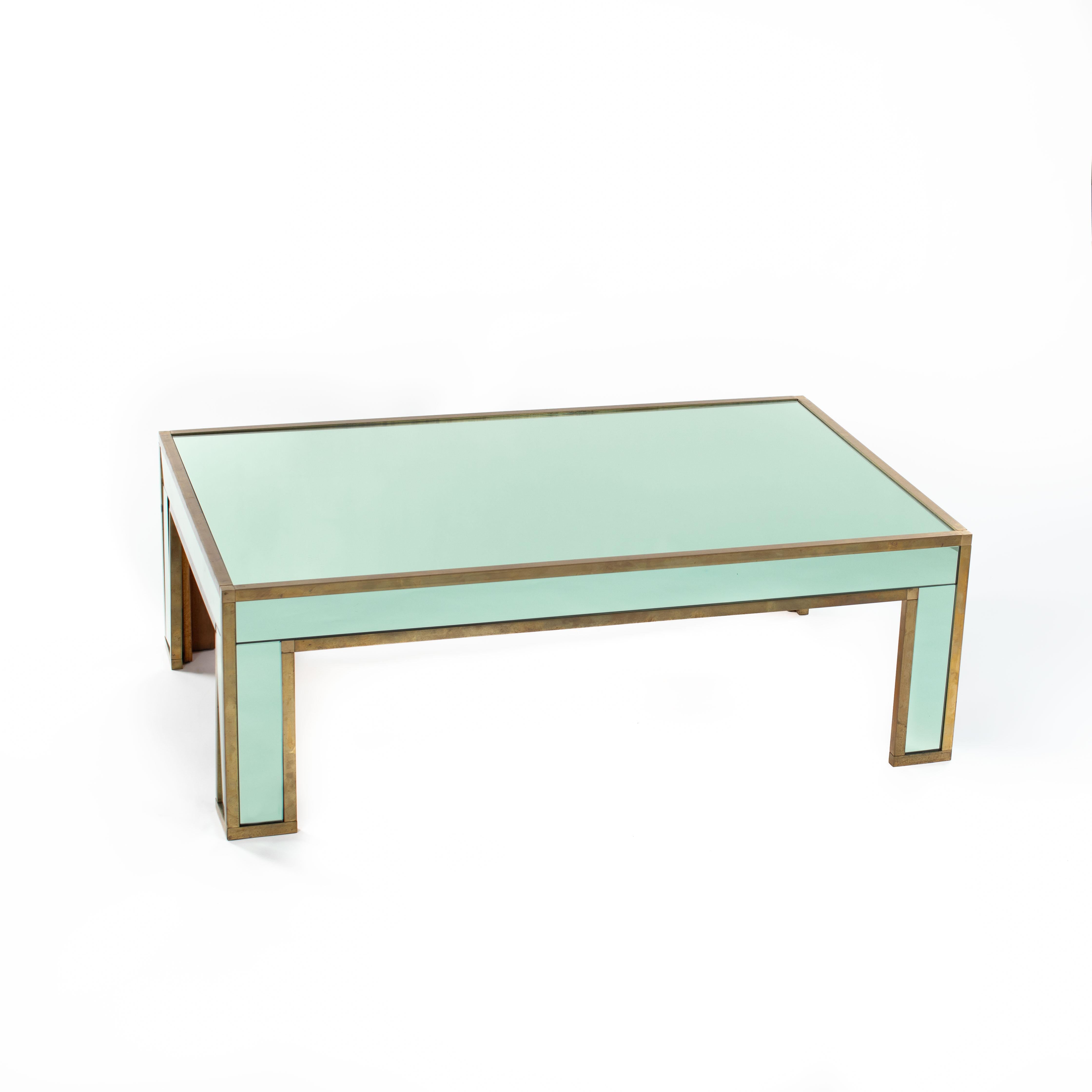 Mid-Century moderno Tavolino da salotto italiano di metà secolo in vetro specchiato verde smeraldo di Banci 1970s in vendita