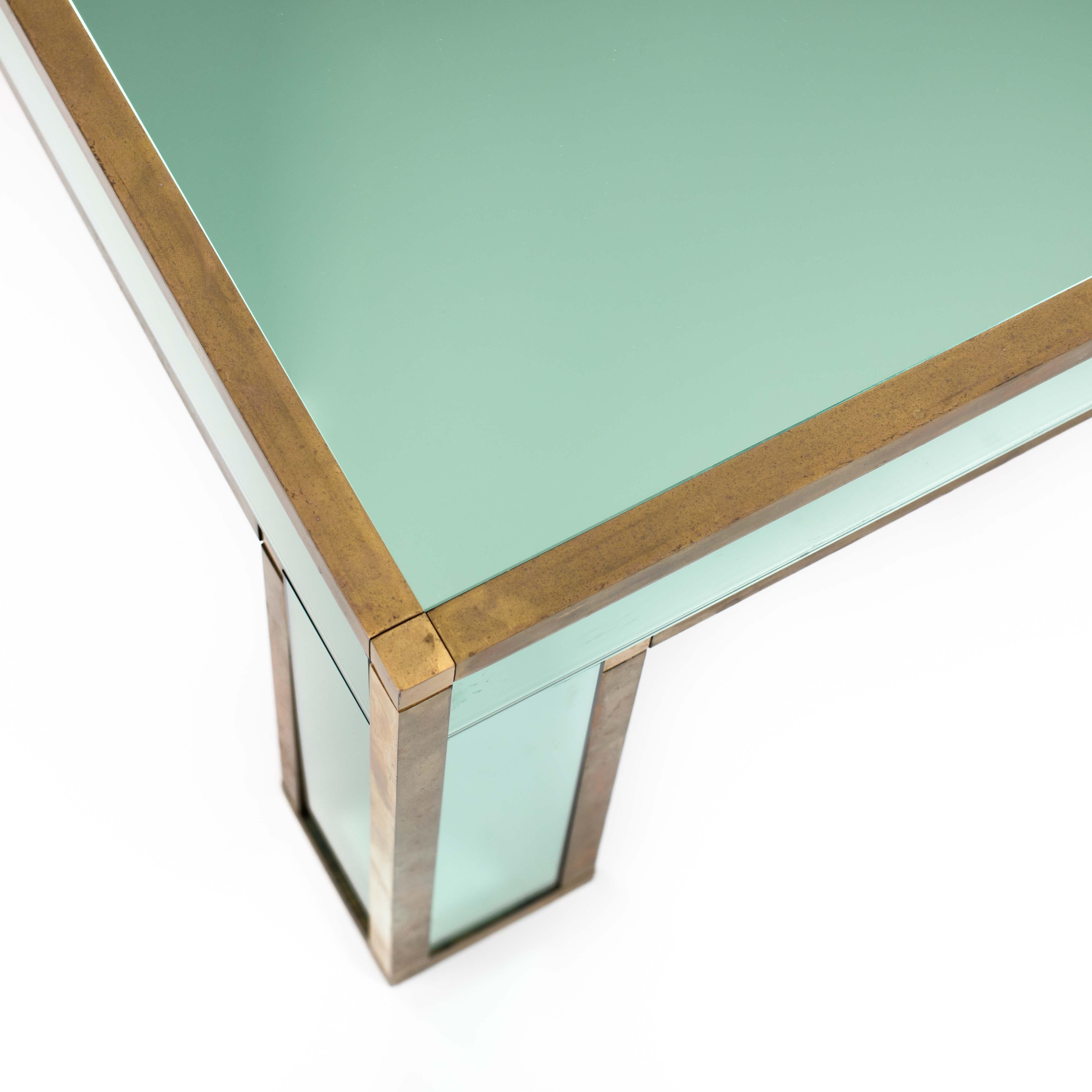 Tavolino da salotto italiano di metà secolo in vetro specchiato verde smeraldo di Banci 1970s in vendita 1