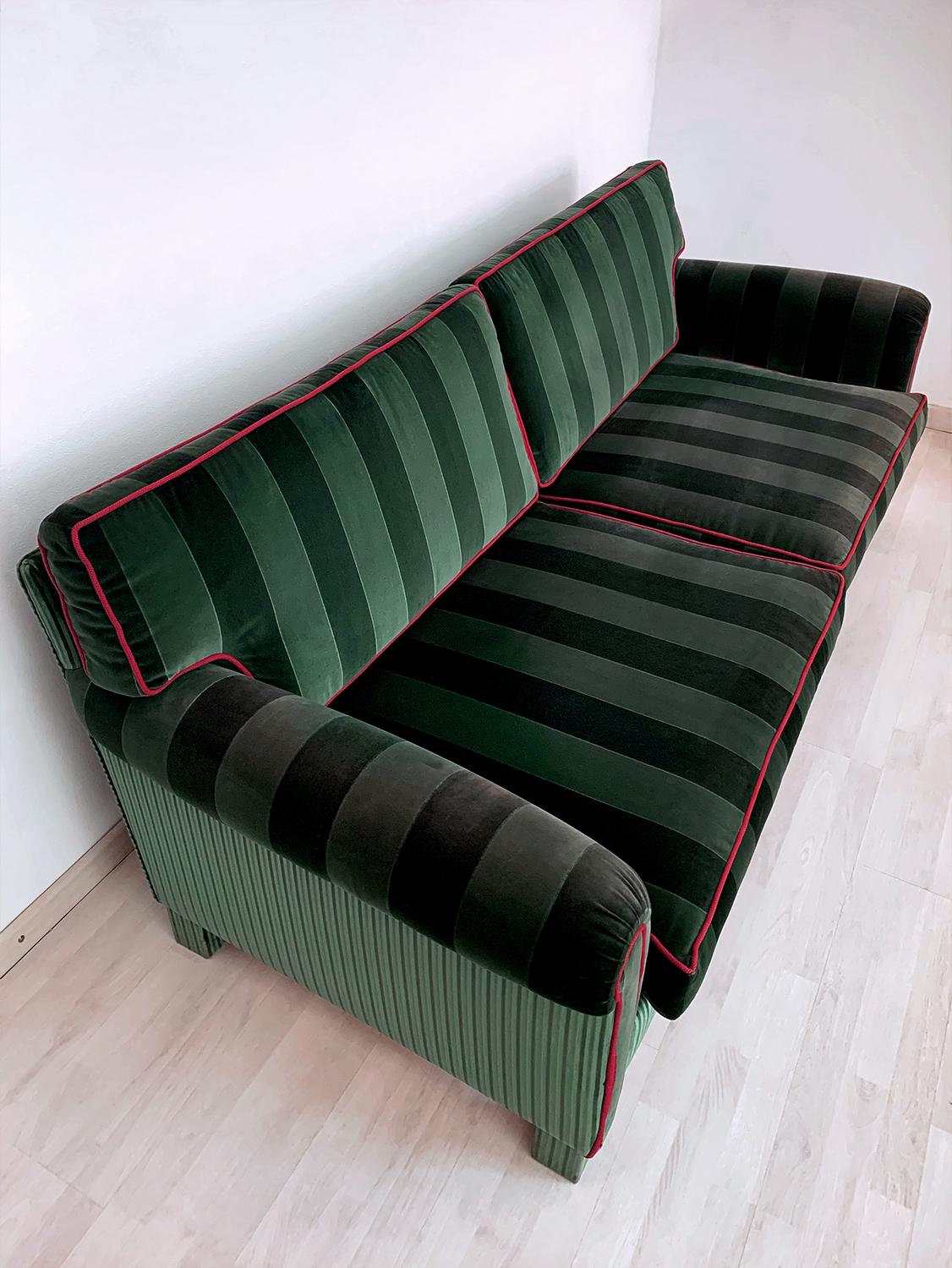 Italian Mid-Century Sofa Three-Seat in Green Velvet, 1960s 5