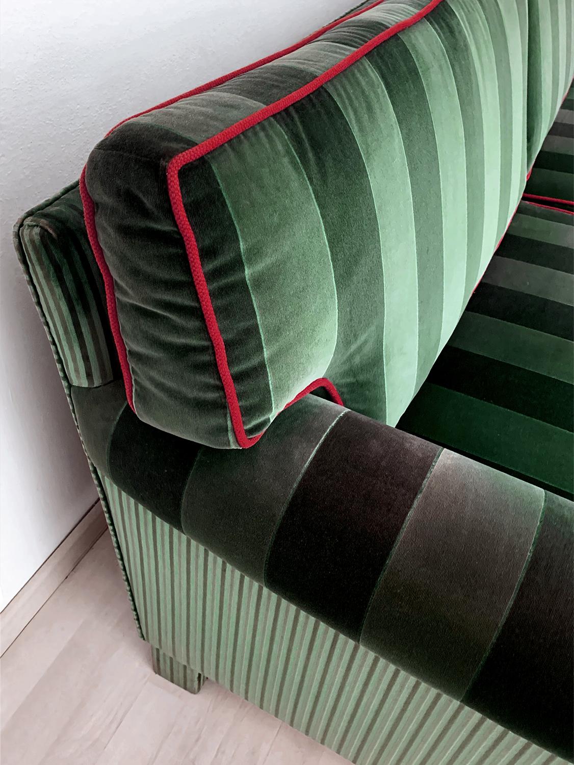 Italian Mid-Century Sofa Three-Seat in Green Velvet, 1960s 6