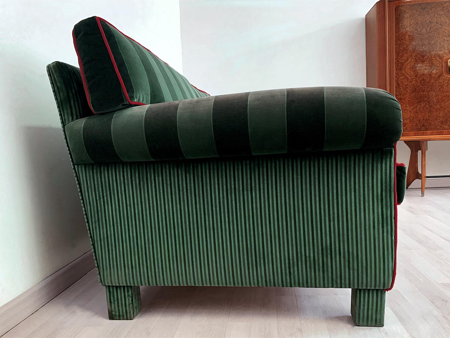 Italian Mid-Century Sofa Three-Seat in Green Velvet, 1960s 8