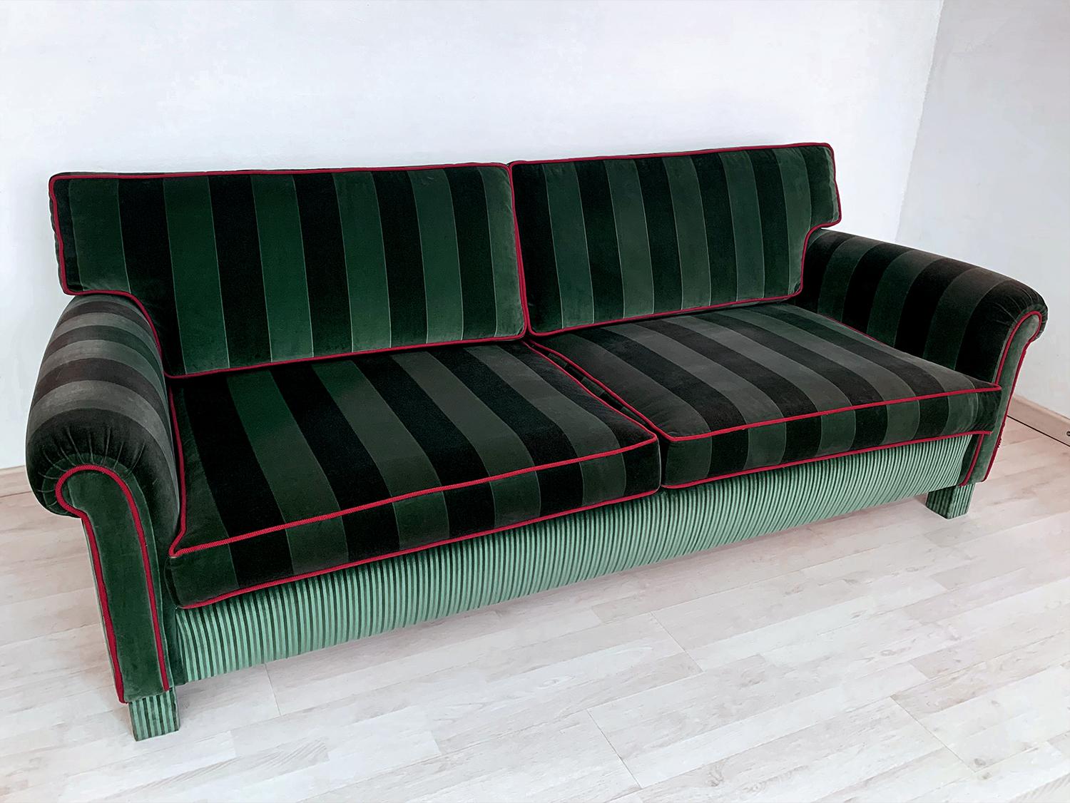 Italian Mid-Century Sofa Three-Seat in Green Velvet, 1960s 9