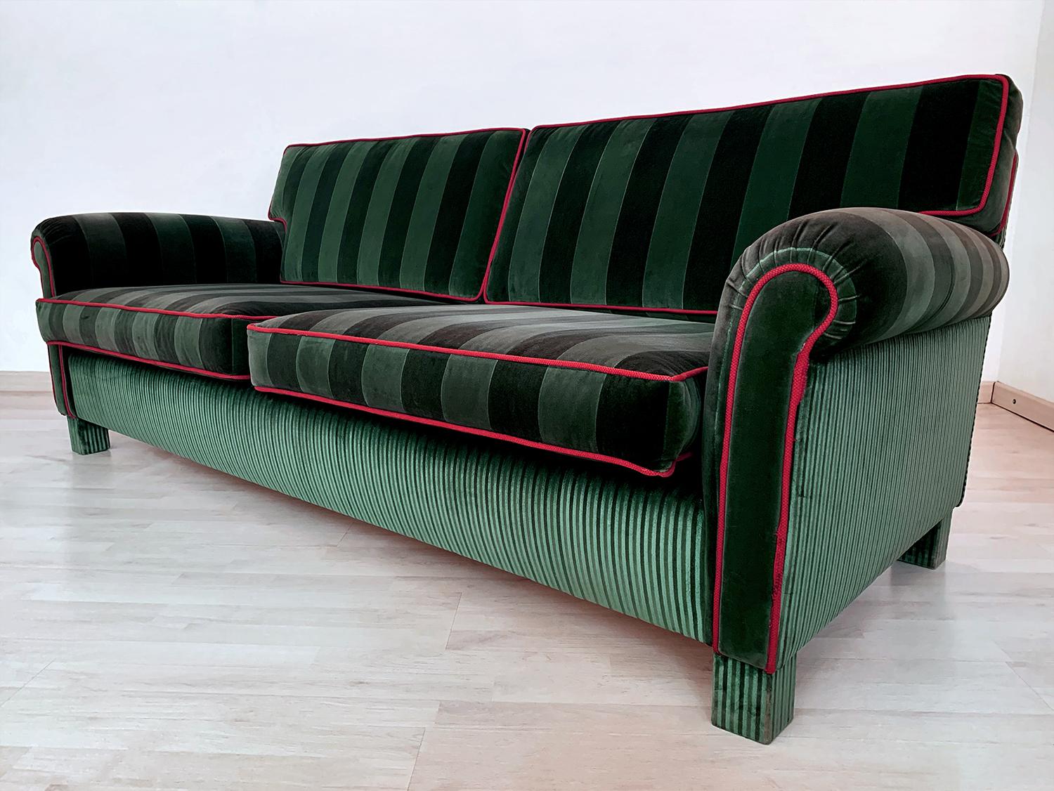 Italian Mid-Century Sofa Three-Seat in Green Velvet, 1960s 11