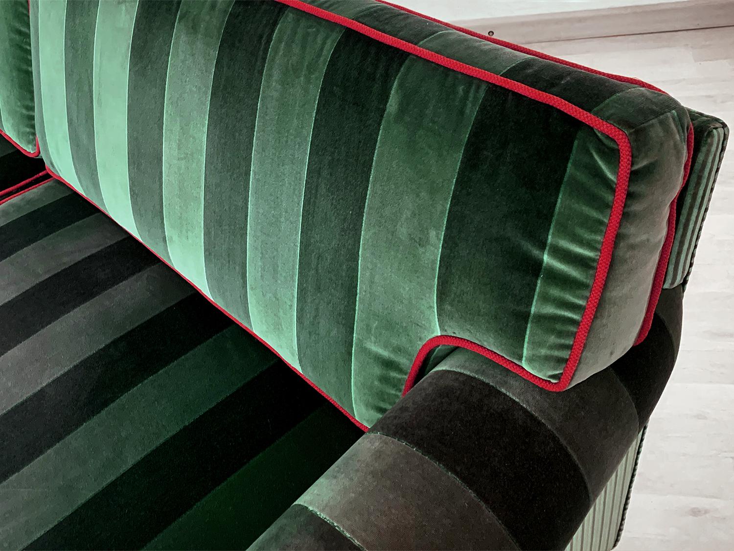 Italian Mid-Century Sofa Three-Seat in Green Velvet, 1960s 12