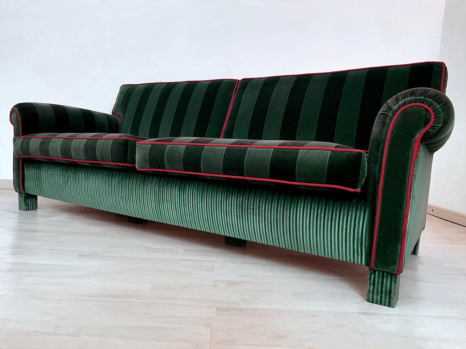 Italian Mid-Century Sofa Three-Seat in Green Velvet, 1960s 13