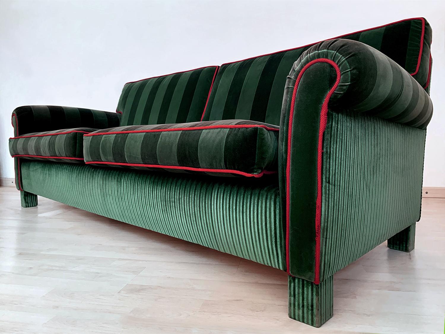 Italian Mid-Century Sofa Three-Seat in Green Velvet, 1960s 14