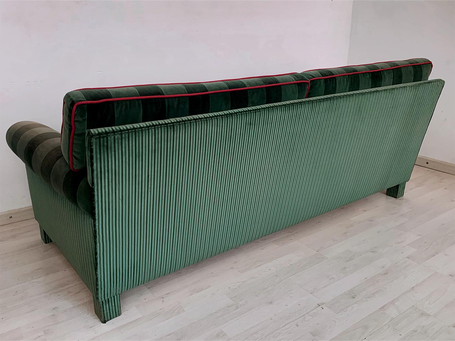 Italian Mid-Century Sofa Three-Seat in Green Velvet, 1960s In Good Condition In Traversetolo, IT