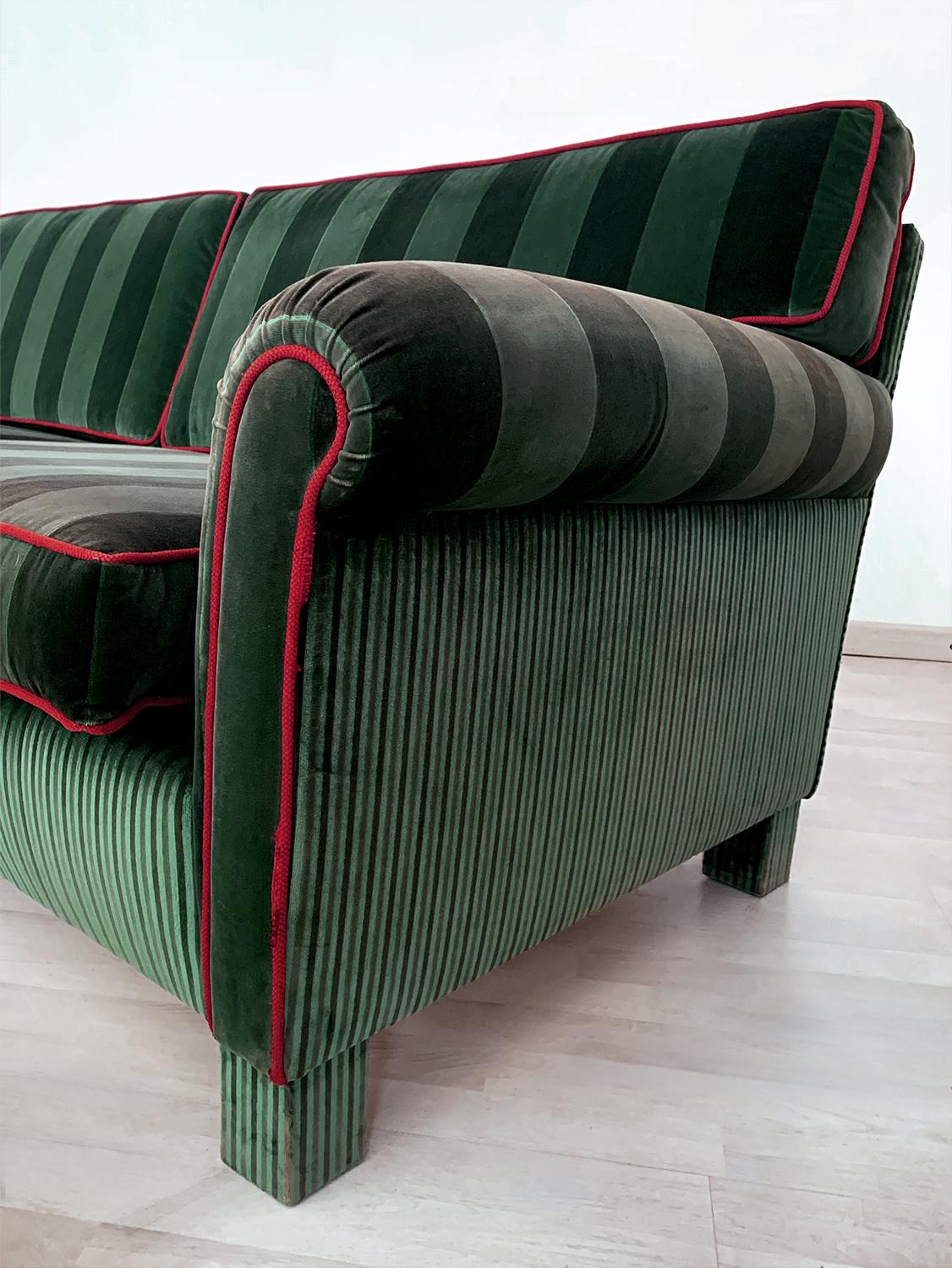 Italian Mid-Century Sofa Three-Seat in Green Velvet, 1960s 15