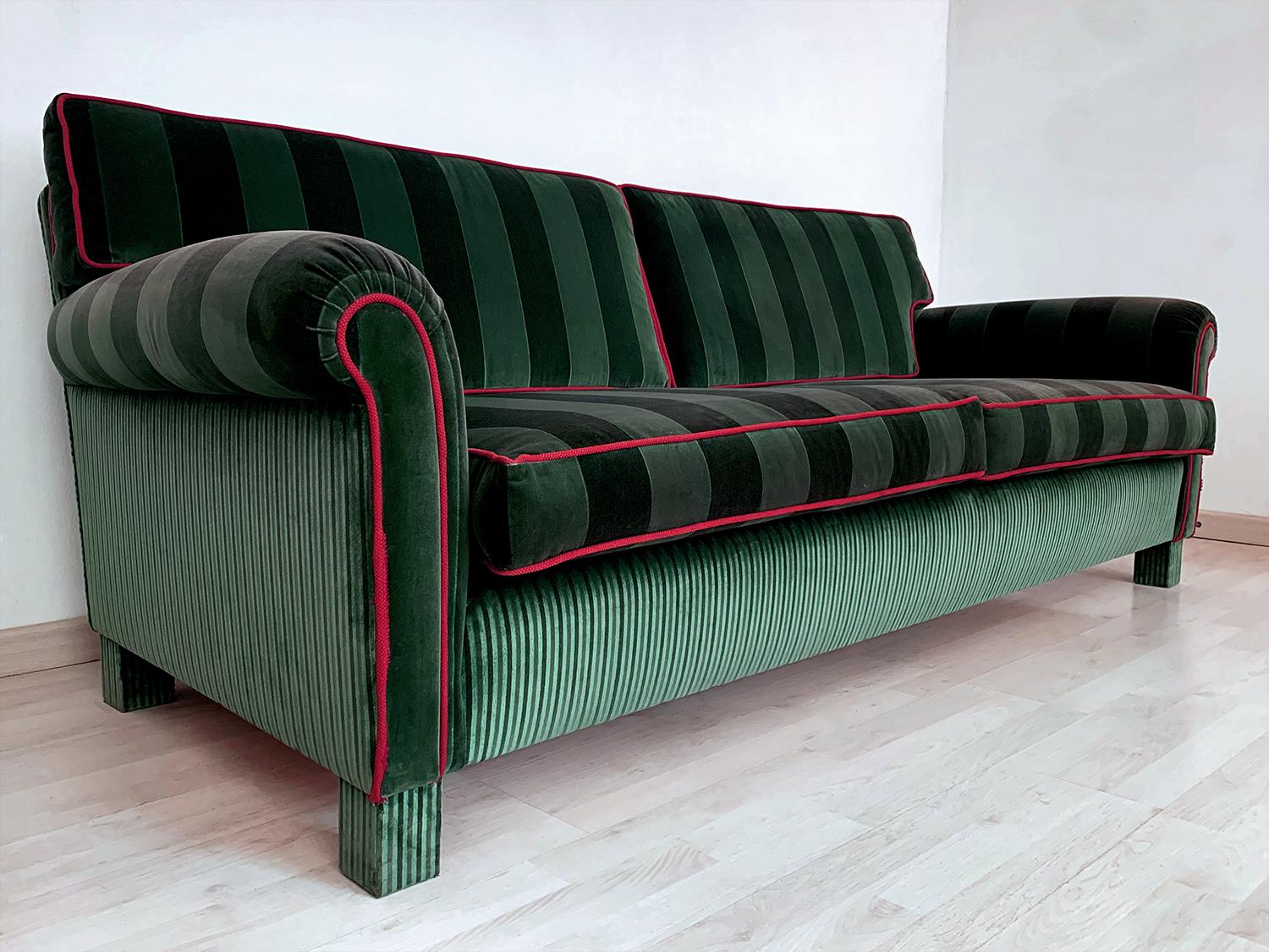 Italian Mid-Century Sofa Three-Seat in Green Velvet, 1960s 2