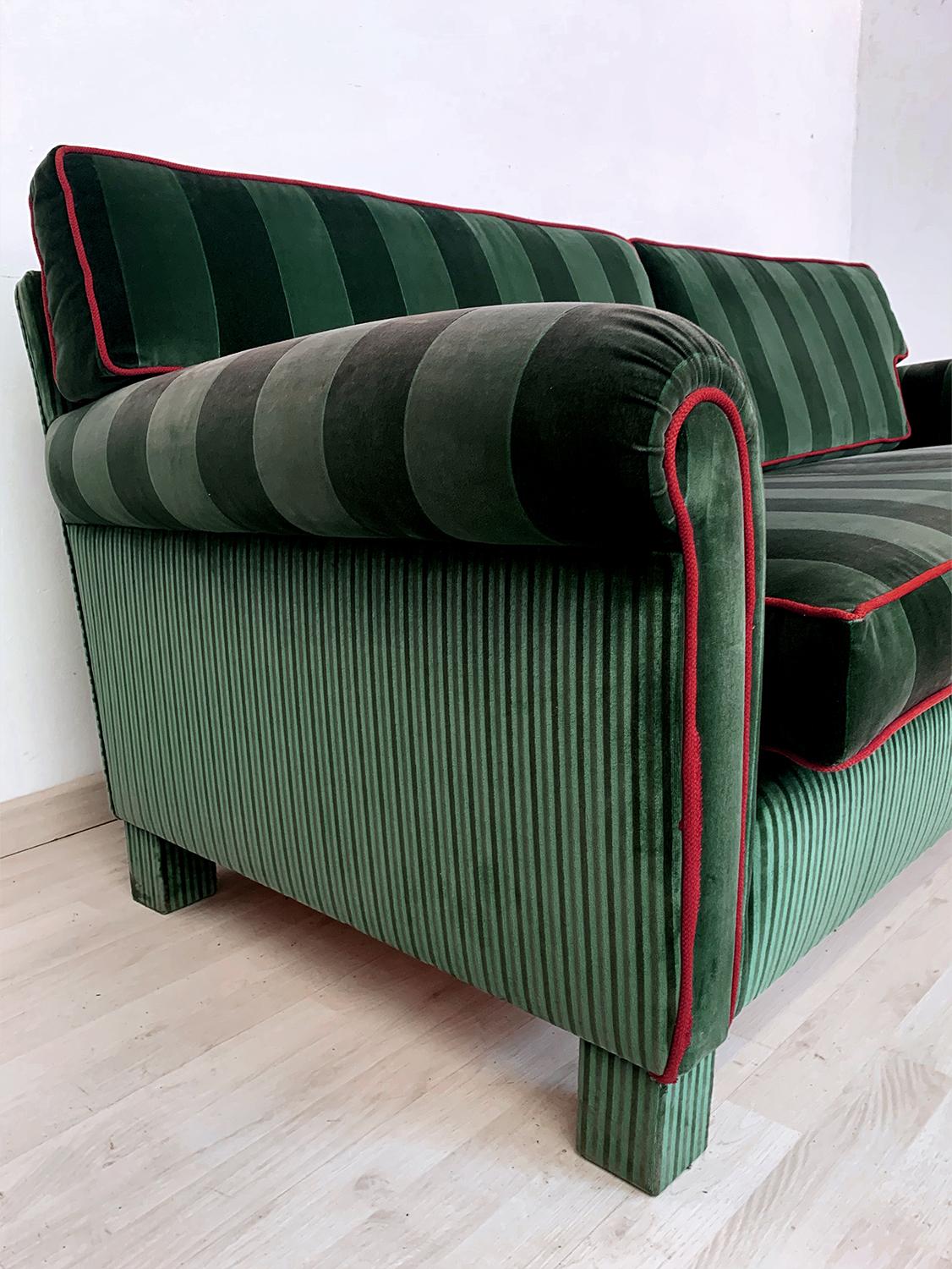 Italian Mid-Century Sofa Three-Seat in Green Velvet, 1960s 4