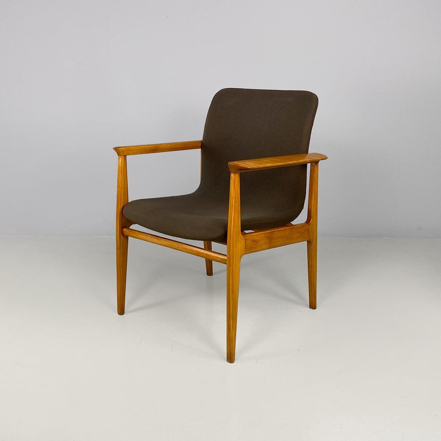 Italian mid-century solid beech and fabric armchair by Anonima Castelli, 1960s In Good Condition For Sale In MIlano, IT