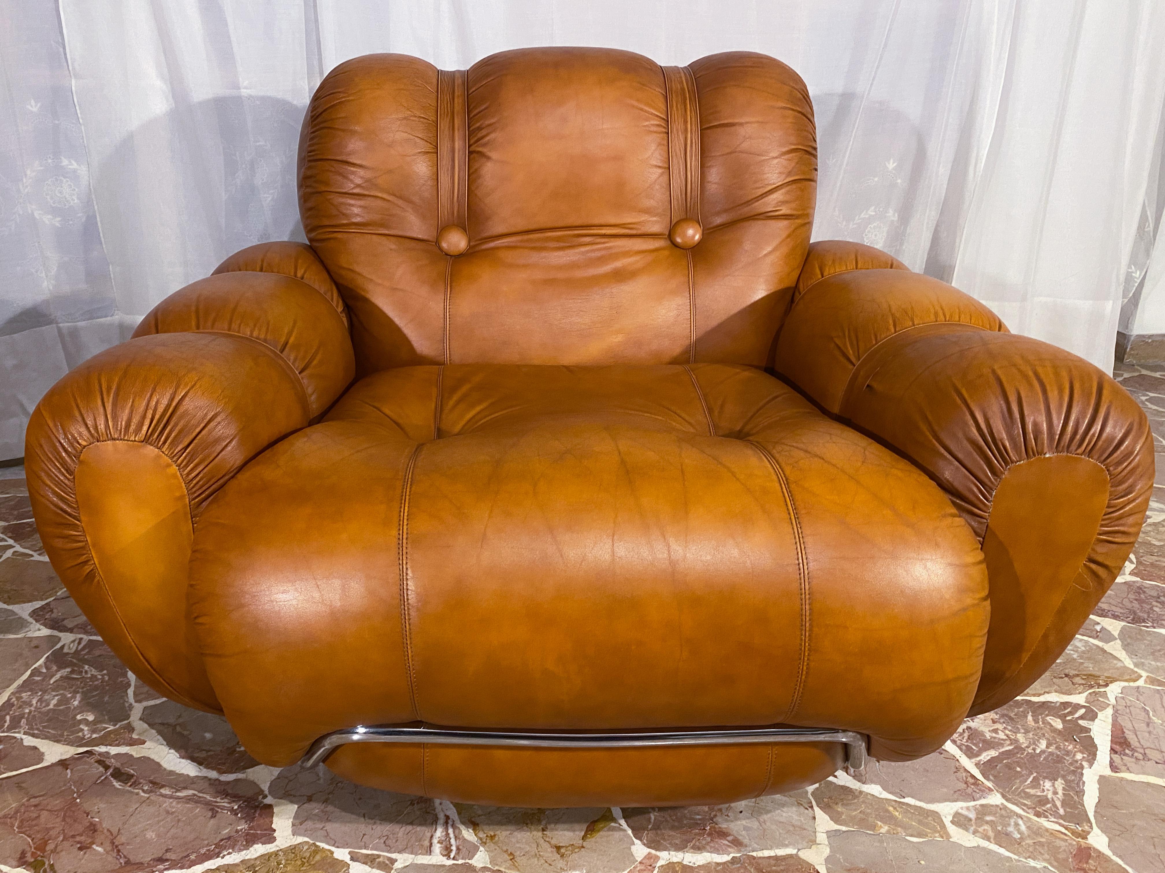Italian Mid-Century Space Age Living Room Set in Natural Leather, 1970 For Sale 5
