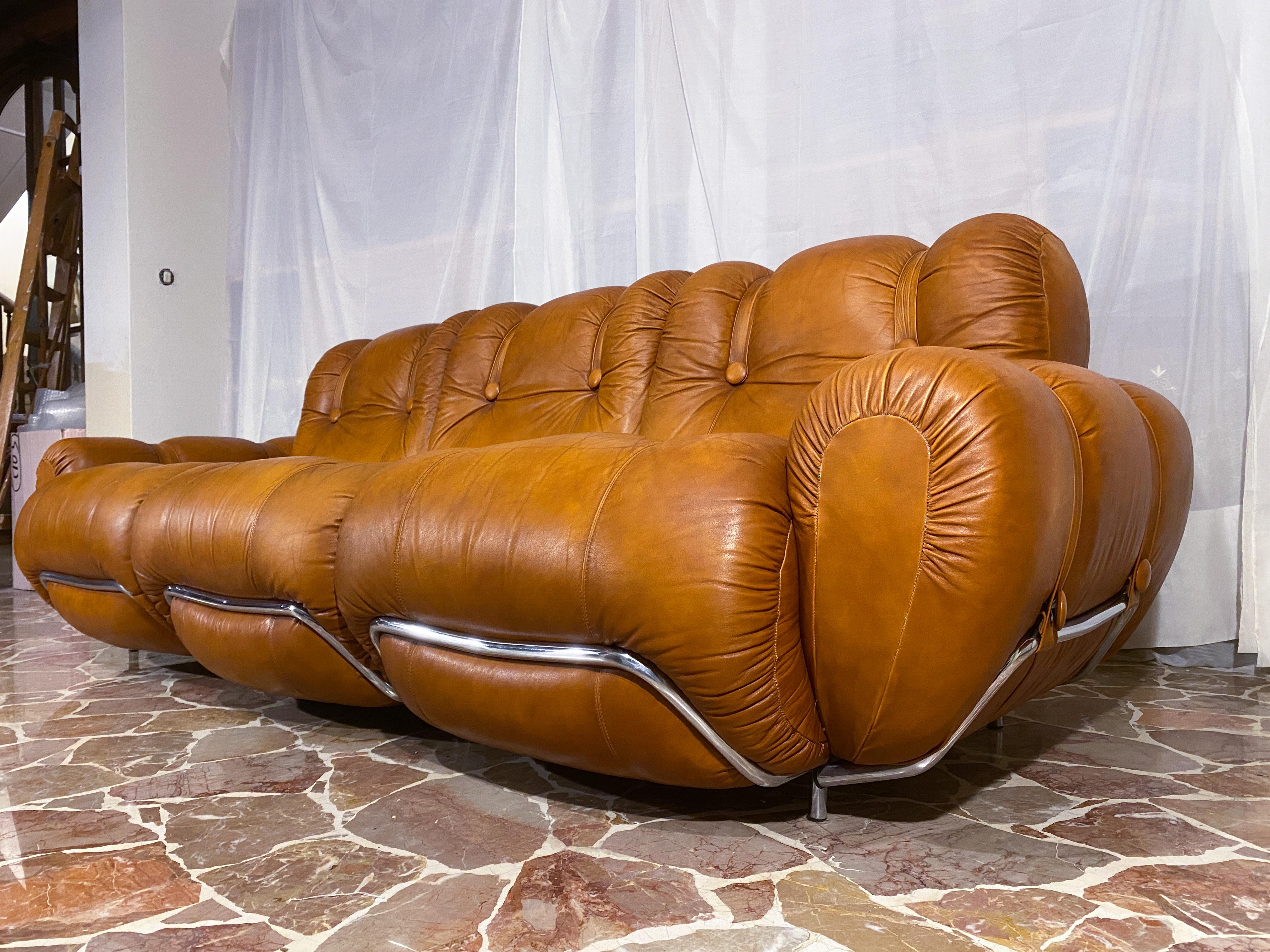 Italian Mid-Century Space Age Living Room Set in Natural Leather, 1970 For Sale 9