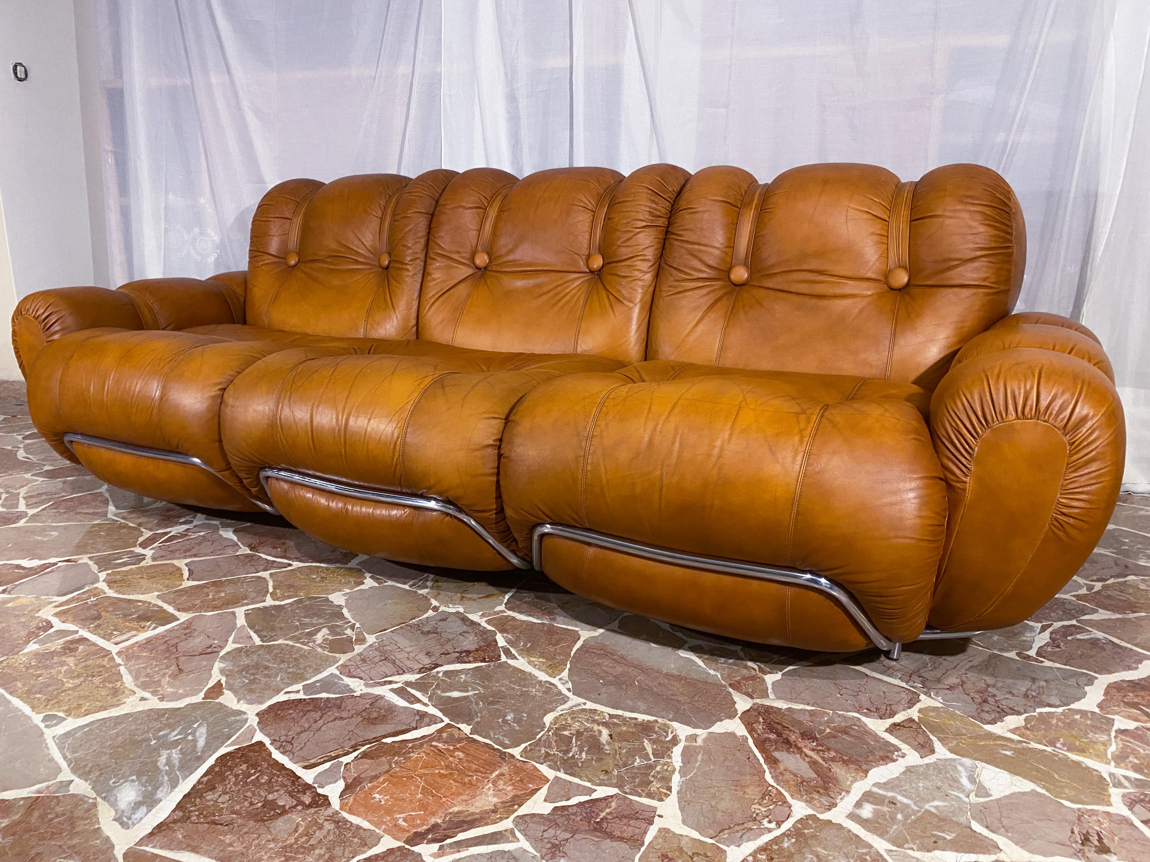 Italian Mid-Century Space Age Living Room Set in Natural Leather, 1970 For Sale 10