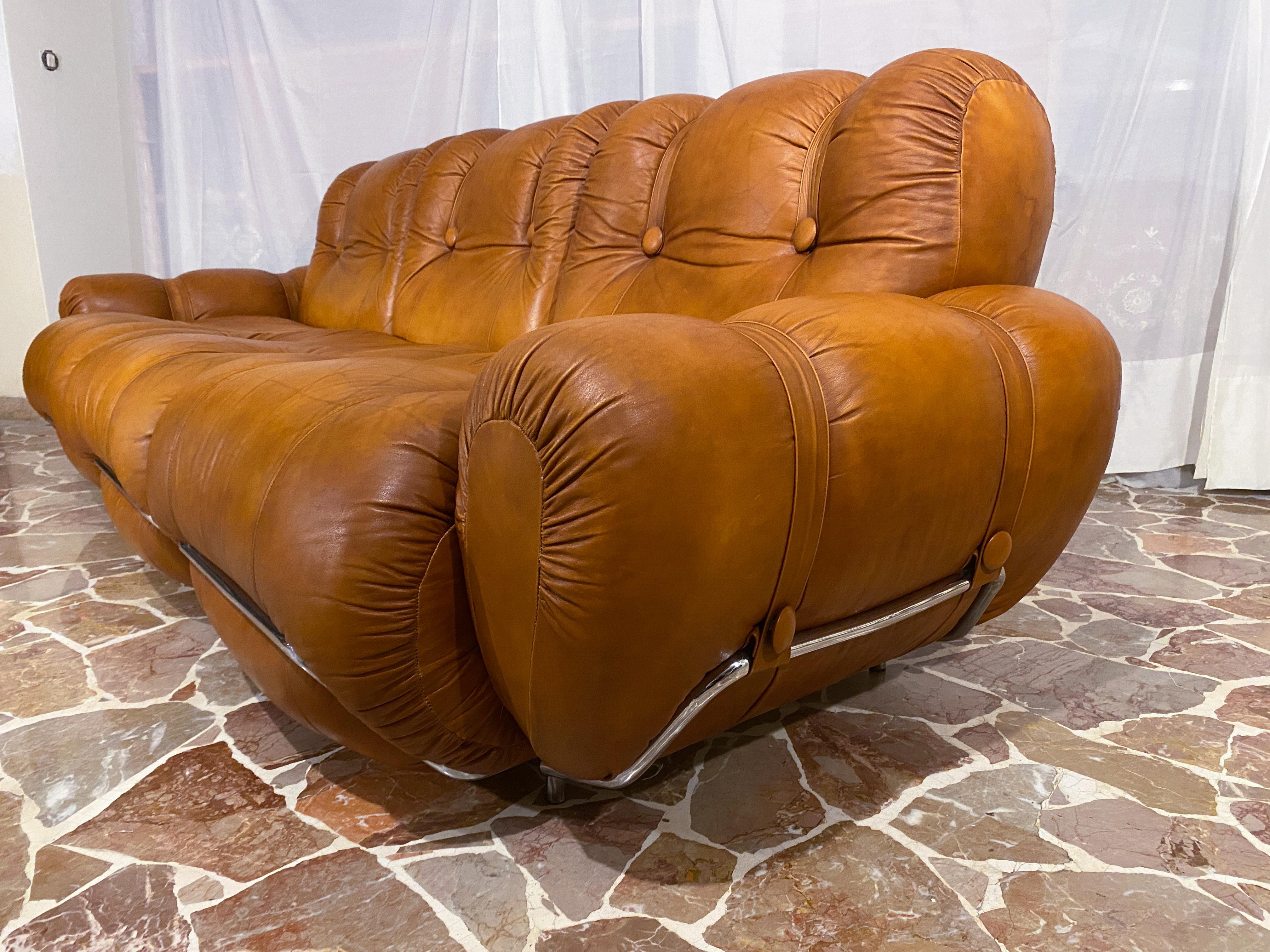 Italian Mid-Century Space Age Living Room Set in Natural Leather, 1970 For Sale 11