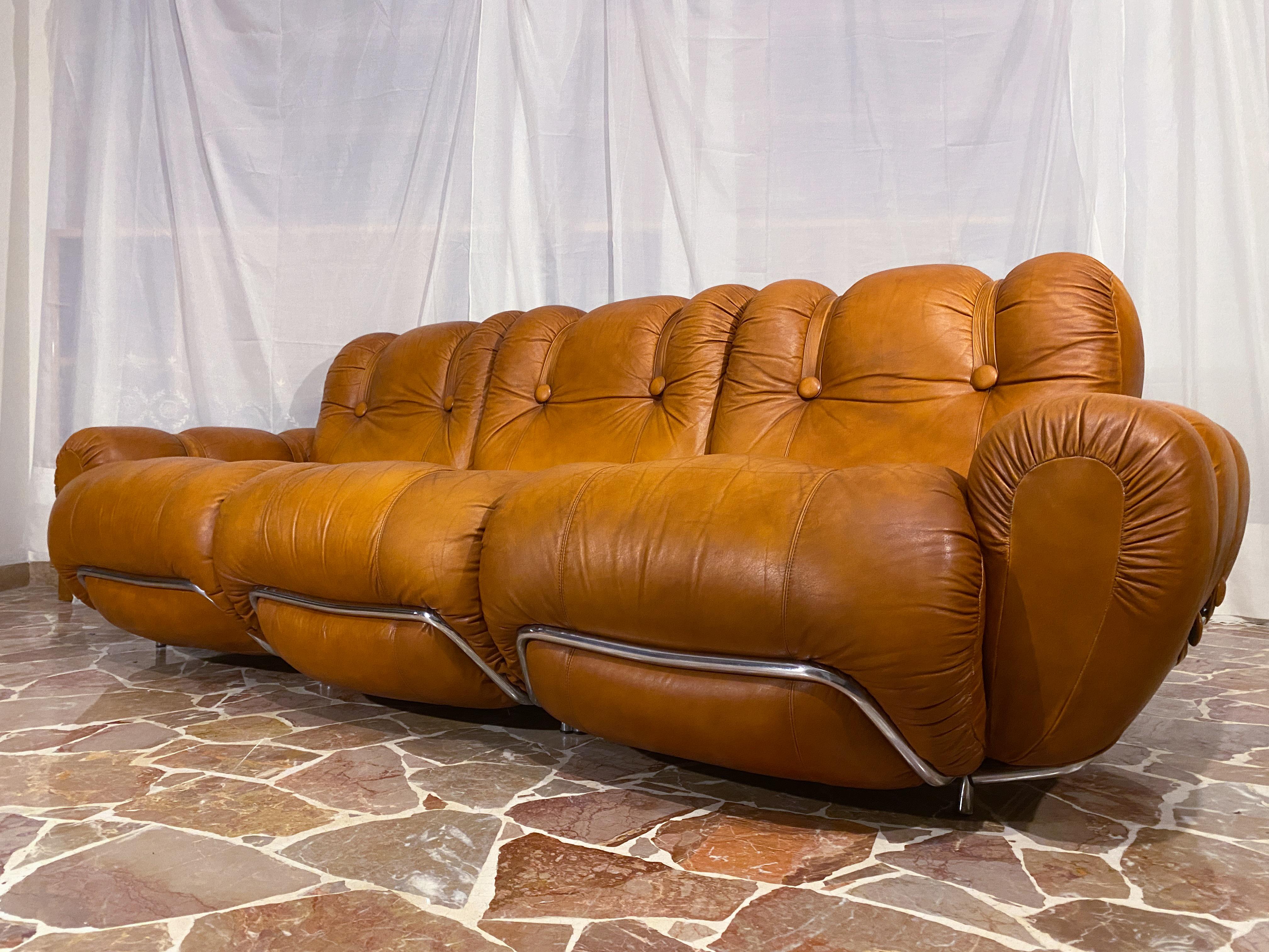 Italian Mid-Century Space Age Living Room Set in Natural Leather, 1970 For Sale 12