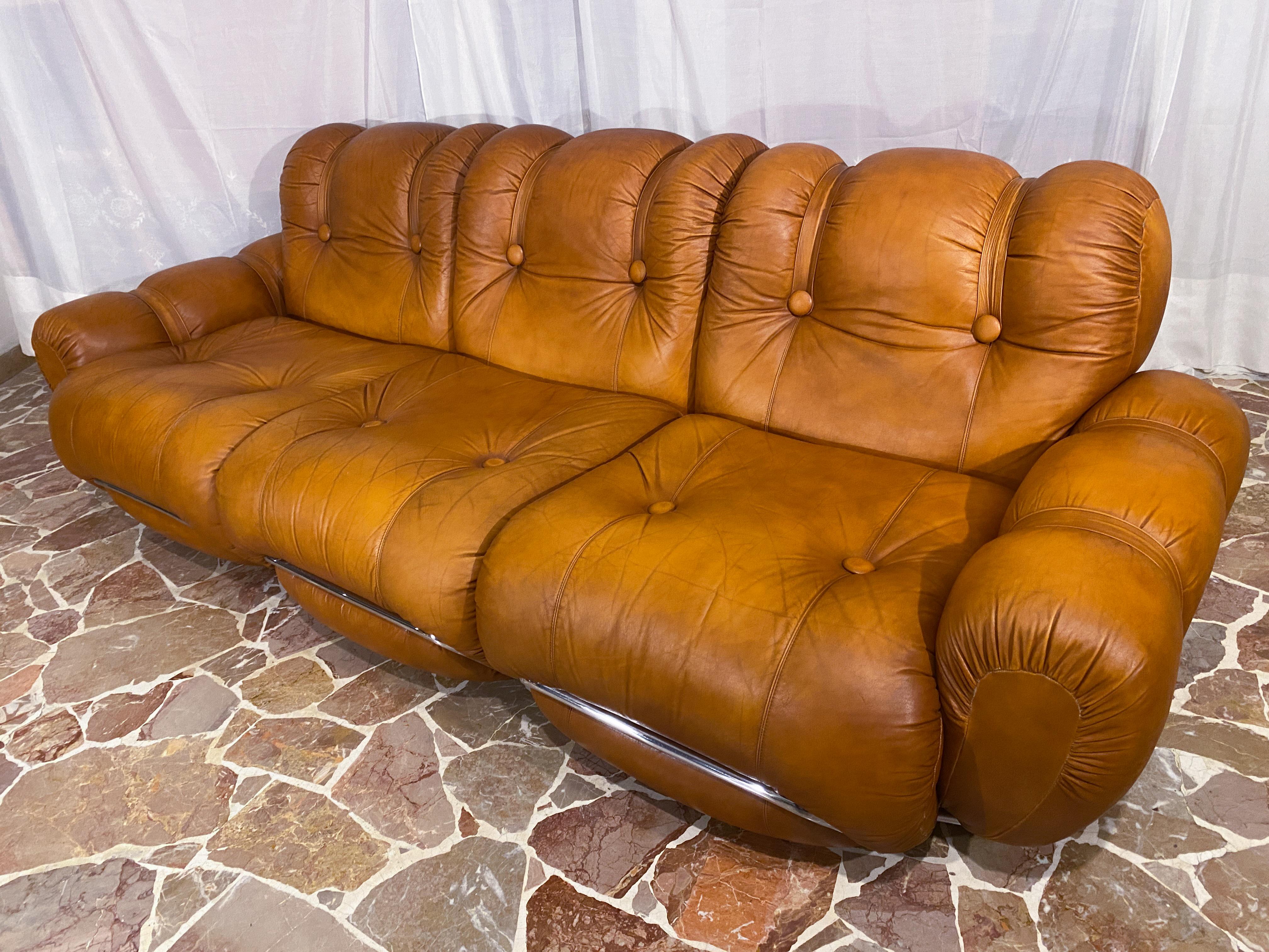 Italian Mid-Century Space Age Living Room Set in Natural Leather, 1970 For Sale 13