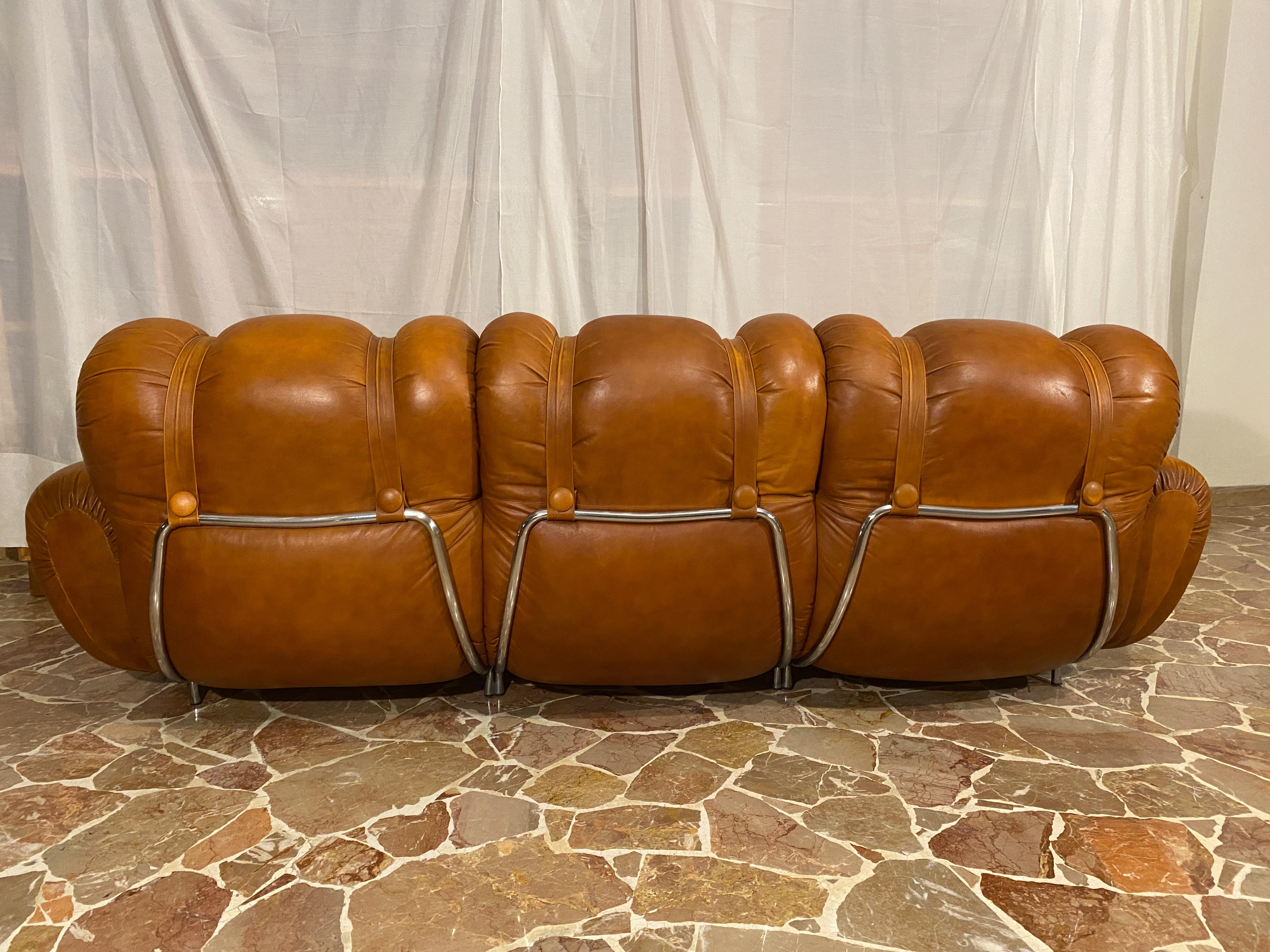 Italian Mid-Century Space Age Living Room Set in Natural Leather, 1970 For Sale 15