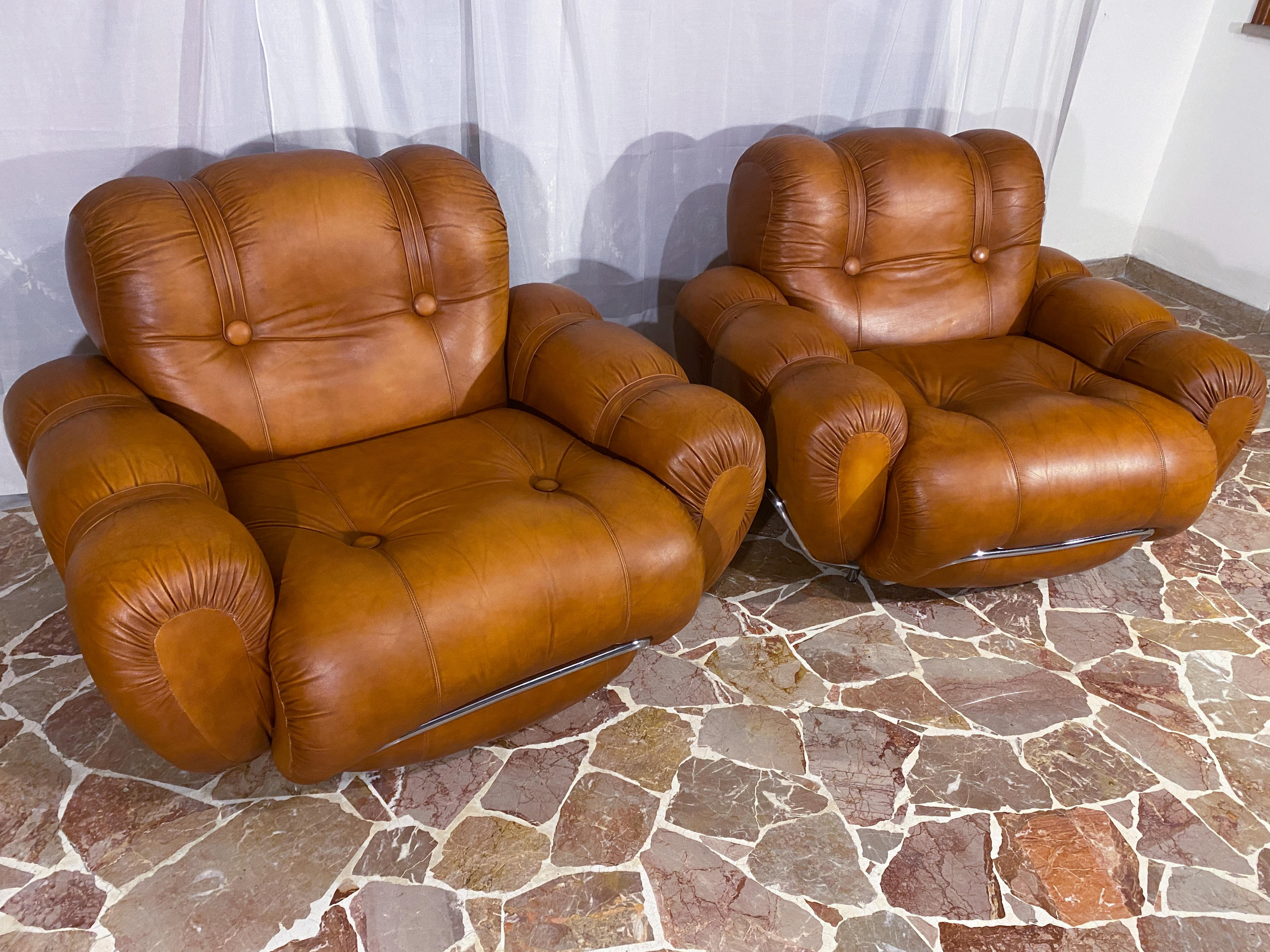 Metal Italian Mid-Century Space Age Living Room Set in Natural Leather, 1970 For Sale