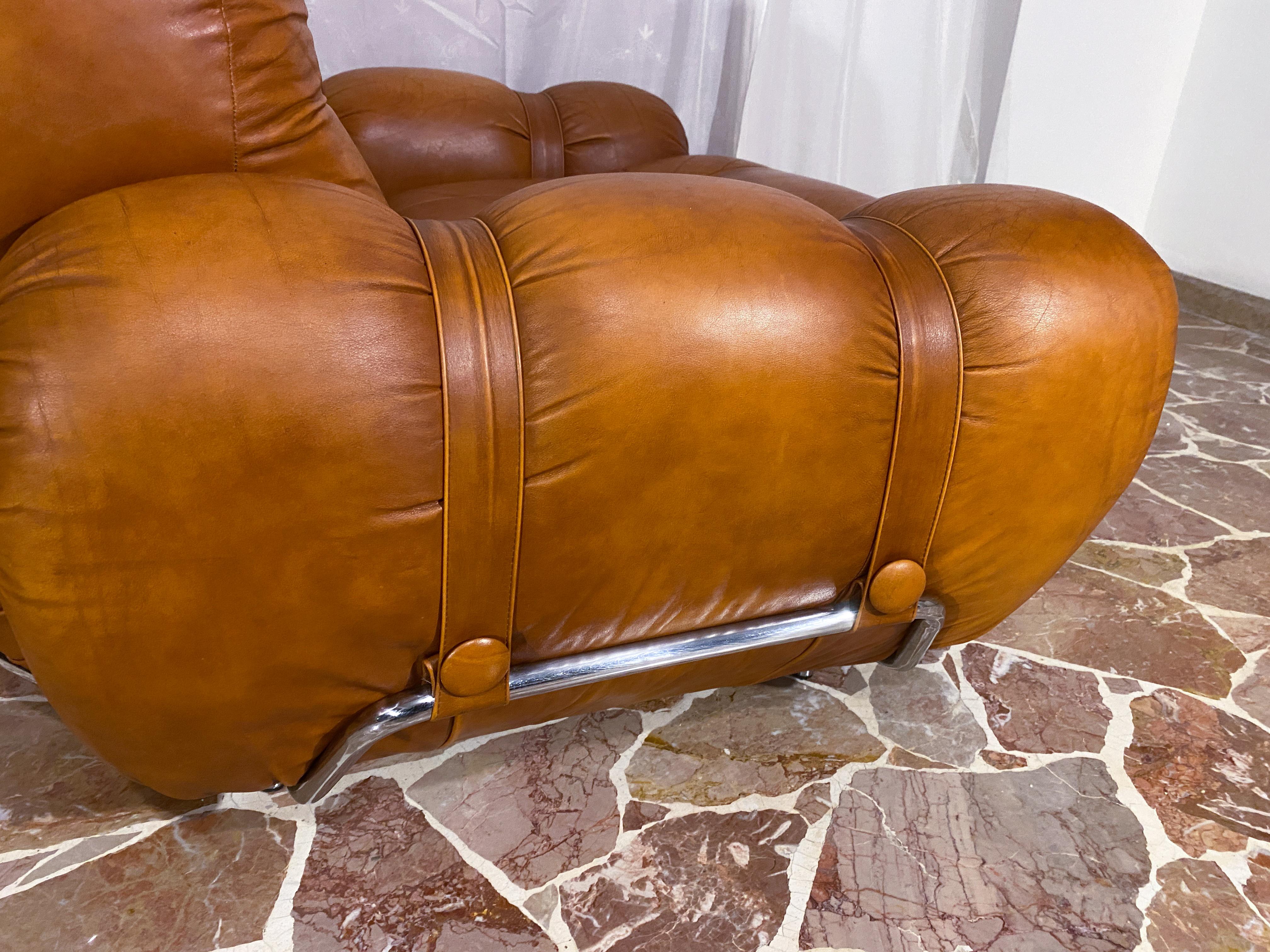 Italian Mid-Century Space Age Living Room Set in Natural Leather, 1970 For Sale 3