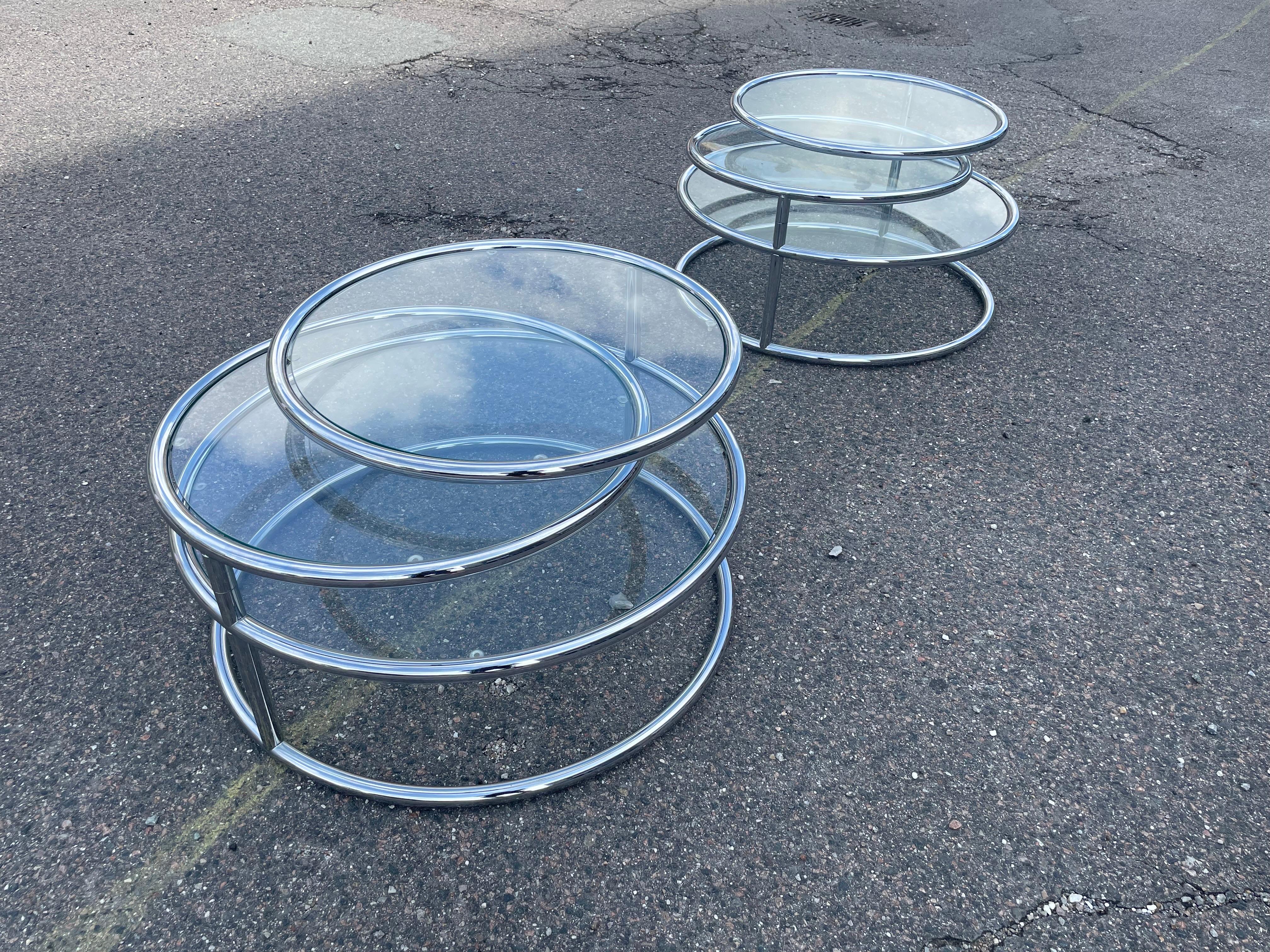 A pair of Italian Mid-Century Modern Space Age-style 1970's, Convertible' circular cocktail / coffee table with a chrome tube frame. (MOREX). In perfect condition 41 cm height, diameter bottom table 76 cm, and the two swirvel tables are 60 cm in