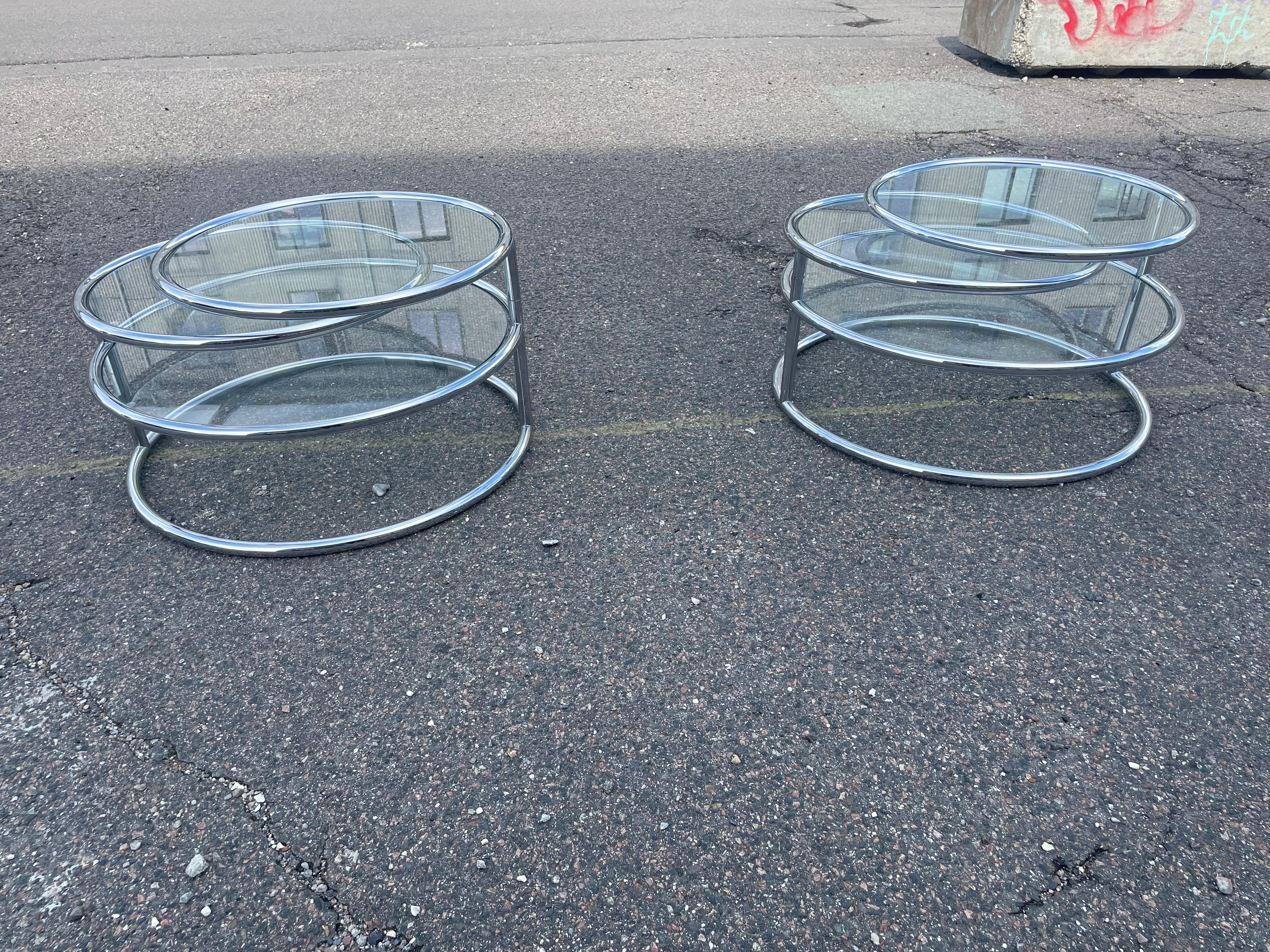 Italian Mid-Century Space Age Swivel Chrome Cocktail Side Tables from the 1970´s In Good Condition For Sale In Copenhagen, DK