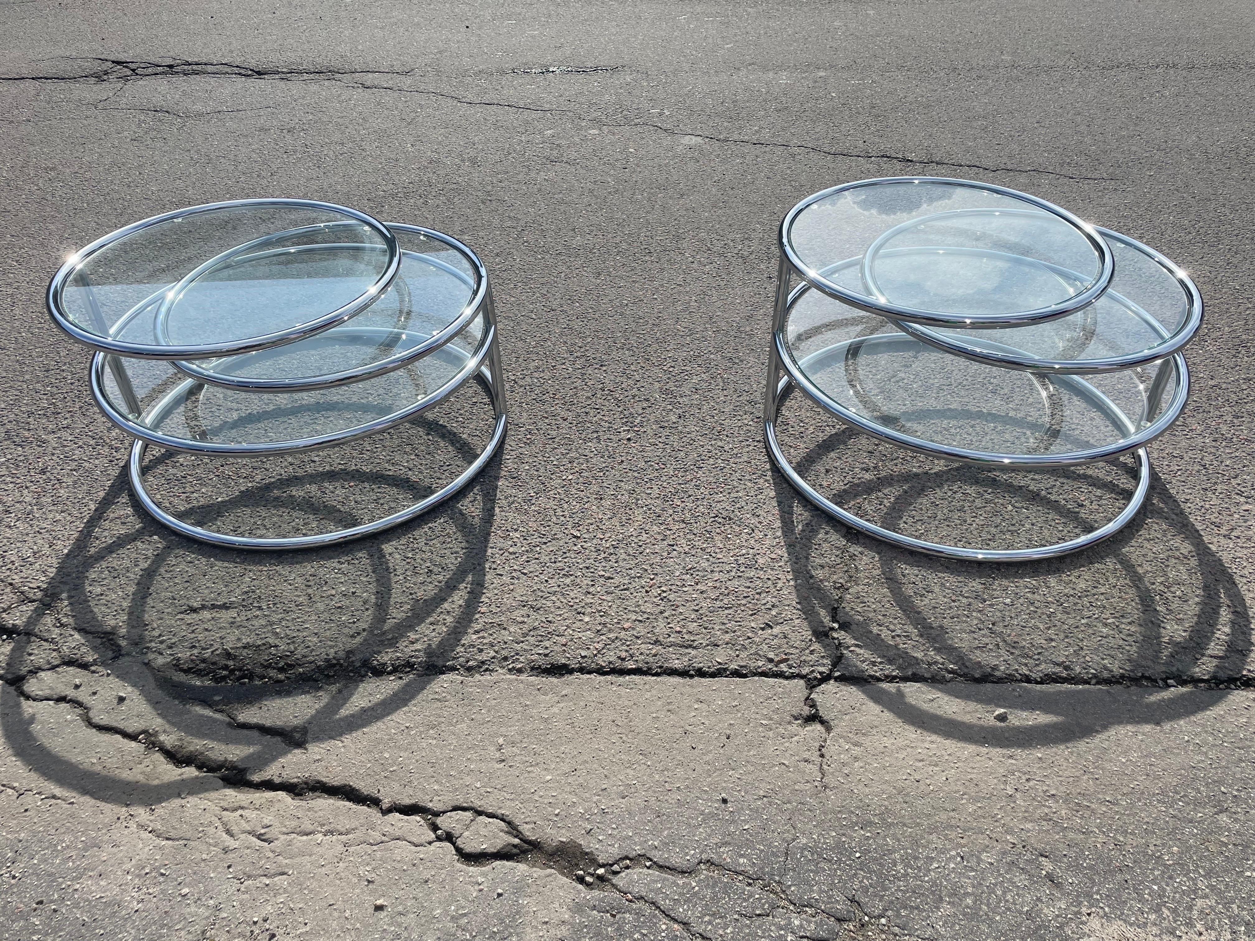 Italian Mid-Century Space Age Swivel Chrome Cocktail Side Tables from the 1970´s For Sale 1