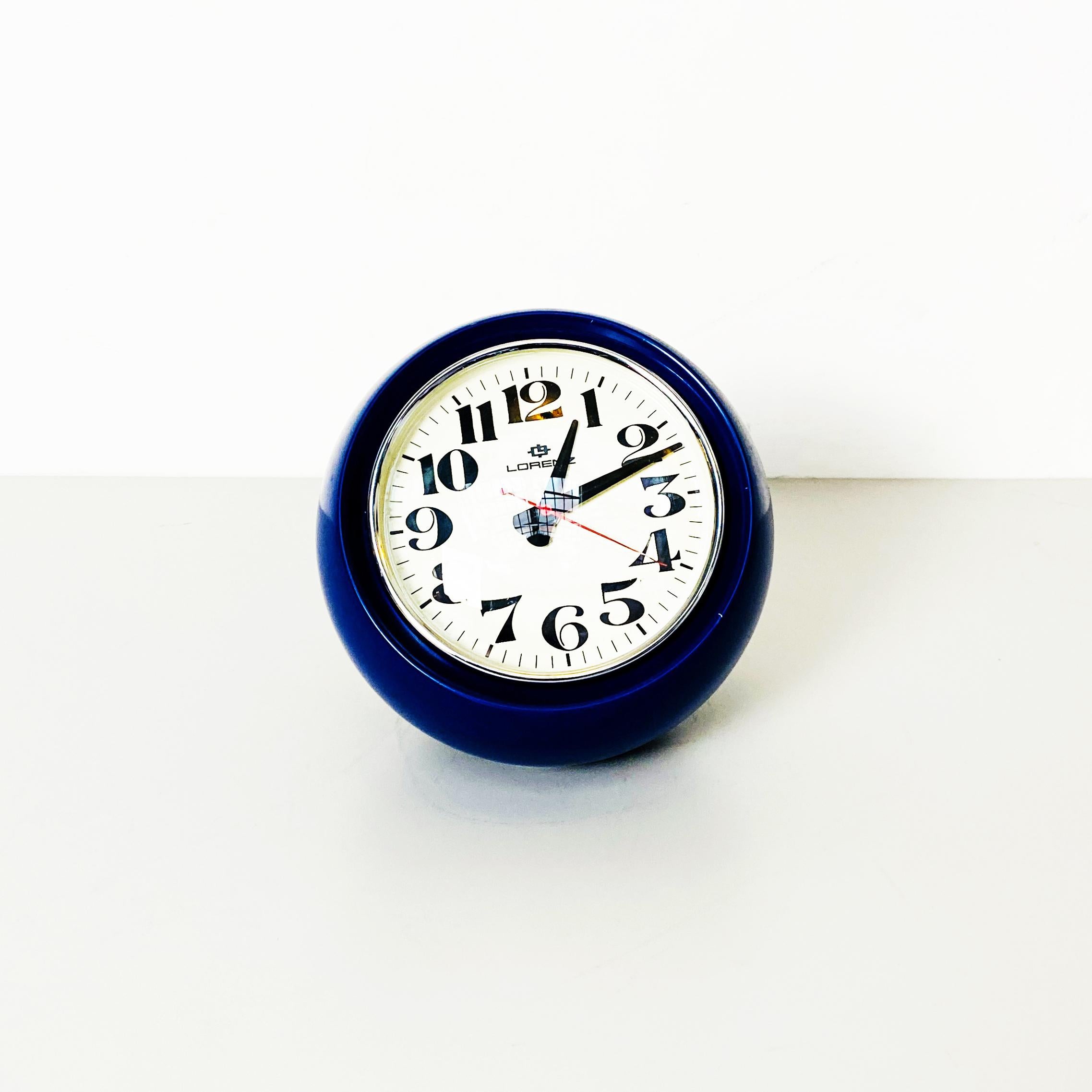 Italian mid-century Spherical plastic blue table clock model Boule by Lorenz, 1960s
Boule model table clock, the structure is in spherical shape in metal and plastic. The dial is removable and positioned at an angle to improve readability.
Made by