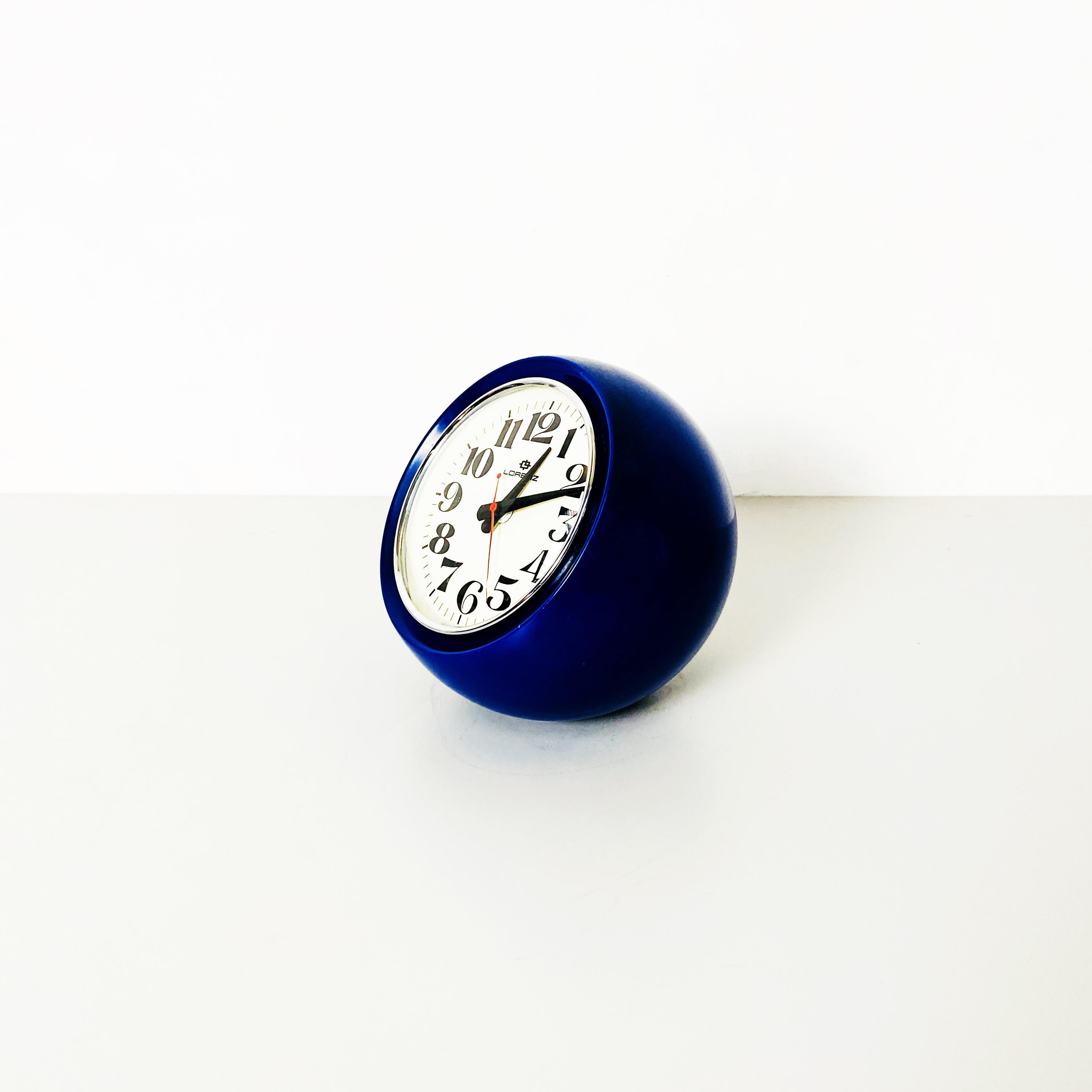 Mid-Century Modern Boule d'horloge de table italienne sphérique bleue en plastique du milieu du siècle dernier de Lorenz, années 1960 en vente