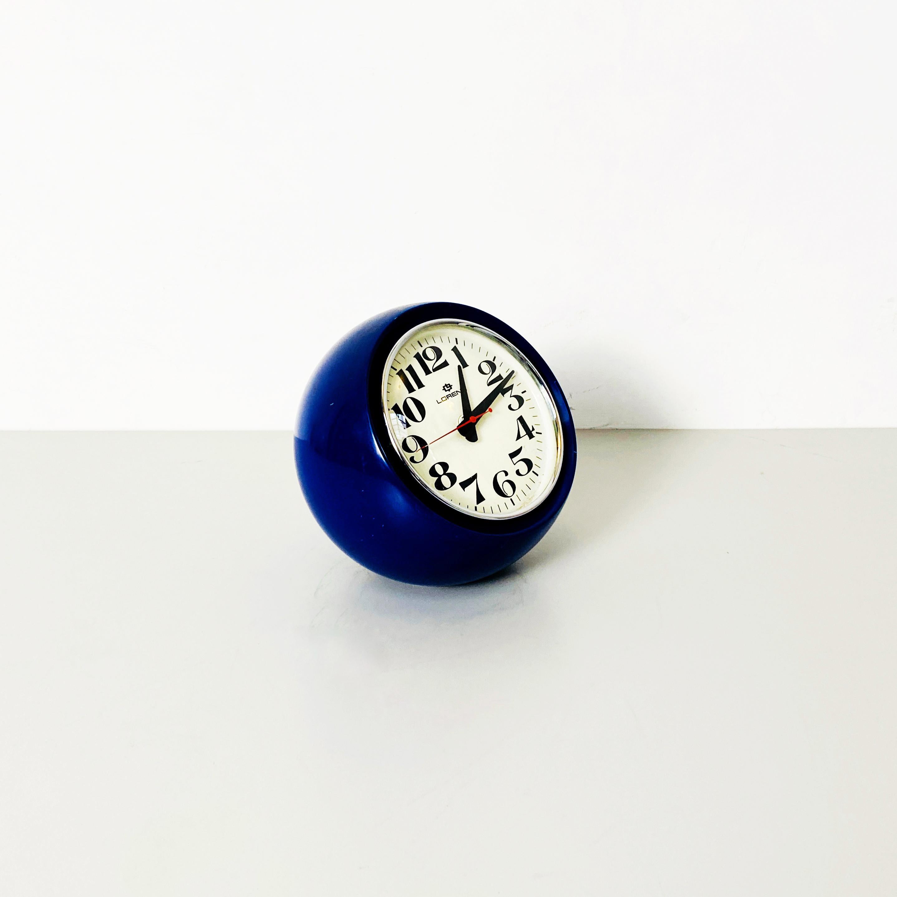 Italian Mid-Century Spherical Plastic Blue Table Clock Boule by Lorenz, 1960s In Good Condition For Sale In MIlano, IT