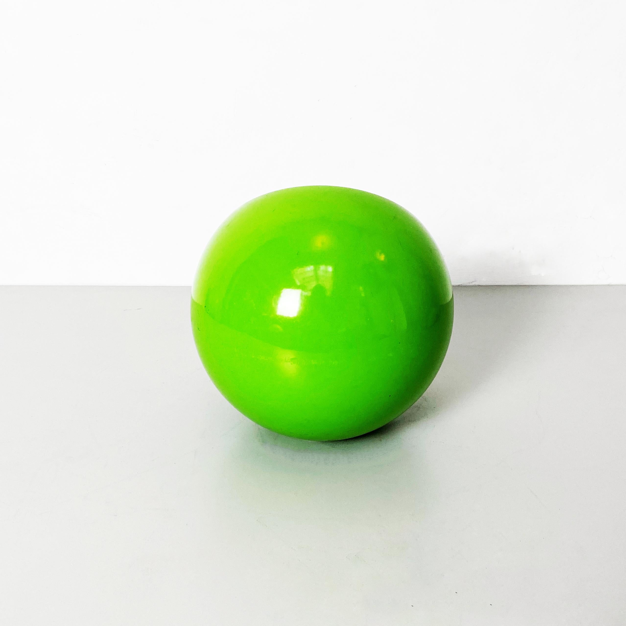 Italian Mid-Century Spherical Plastic Green Table Clock Boule by Lorenz, 1960s In Good Condition In MIlano, IT