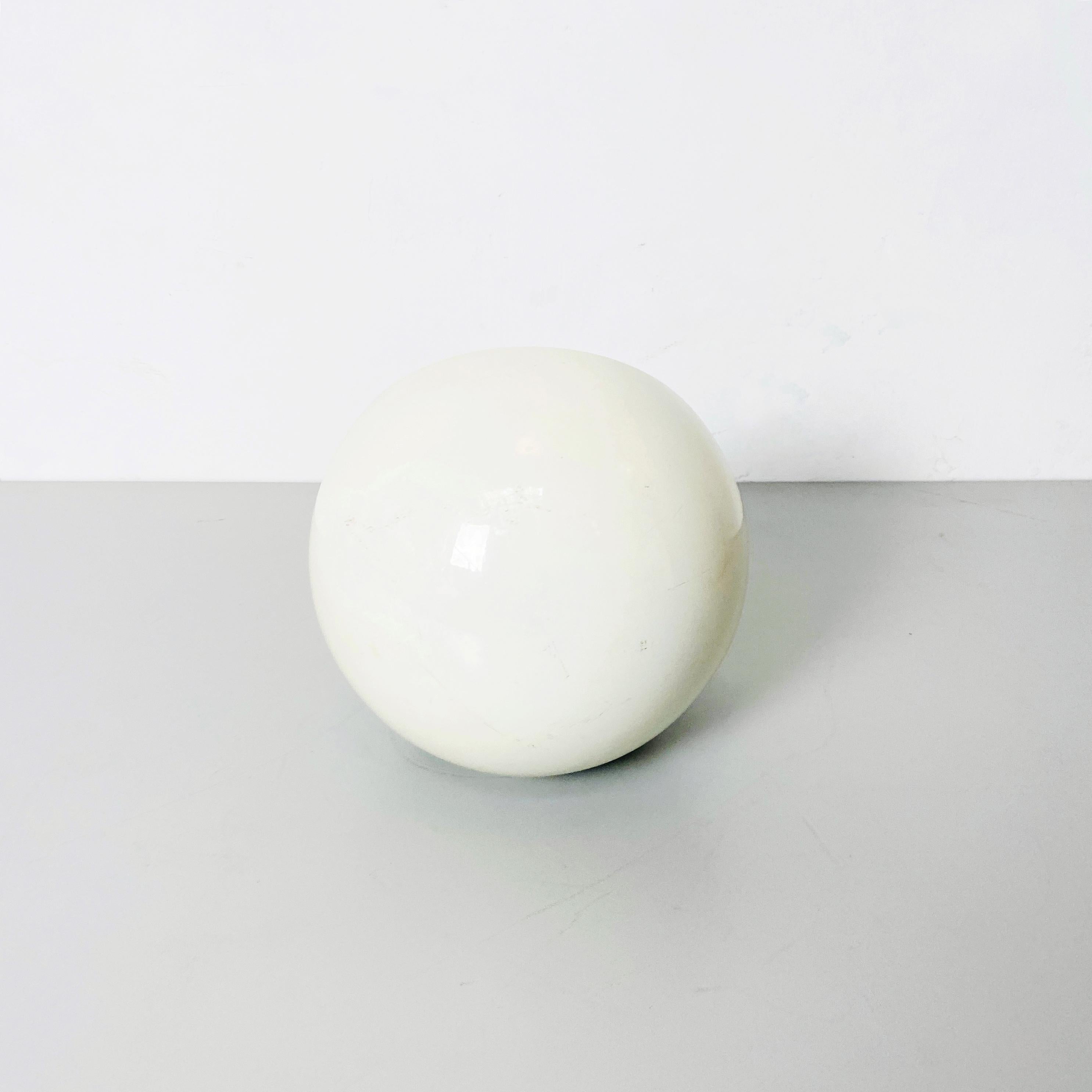 Italian space age Spherical Plastic White Table Clock Boule by Lorenz, 1960s In Good Condition For Sale In MIlano, IT