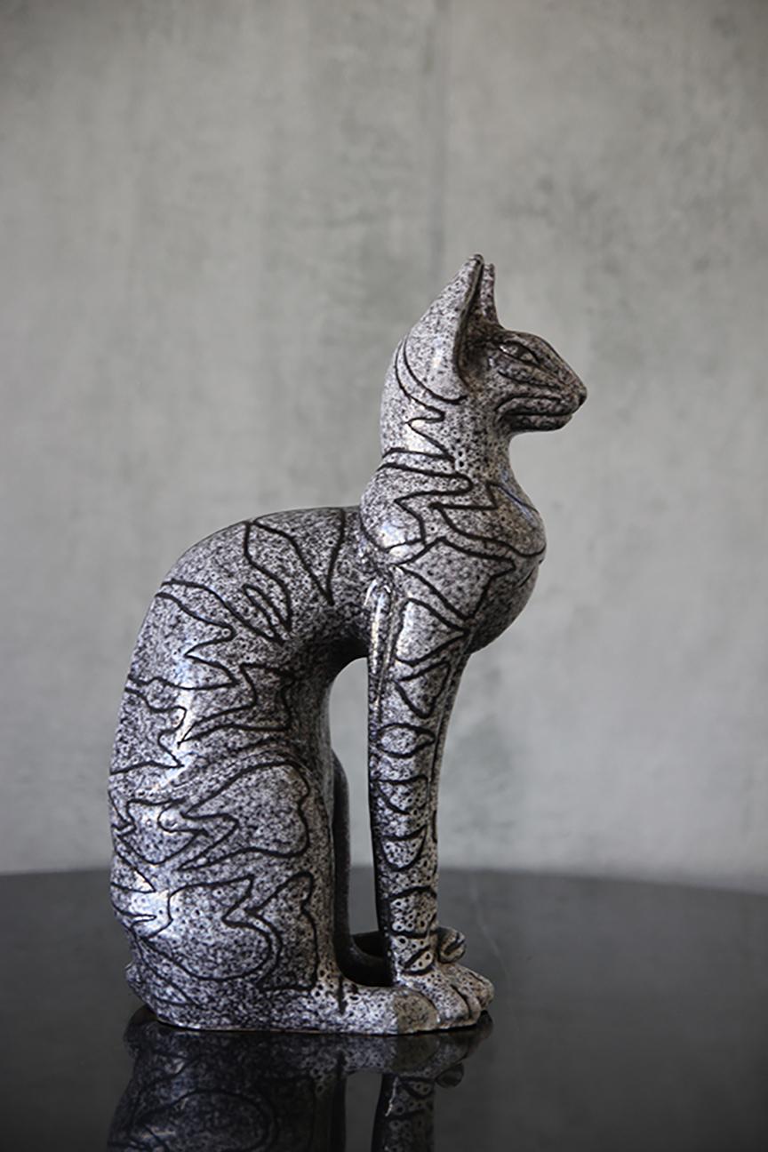 Magnifique chat sphinx en poterie italienne Bagni.
Signé 