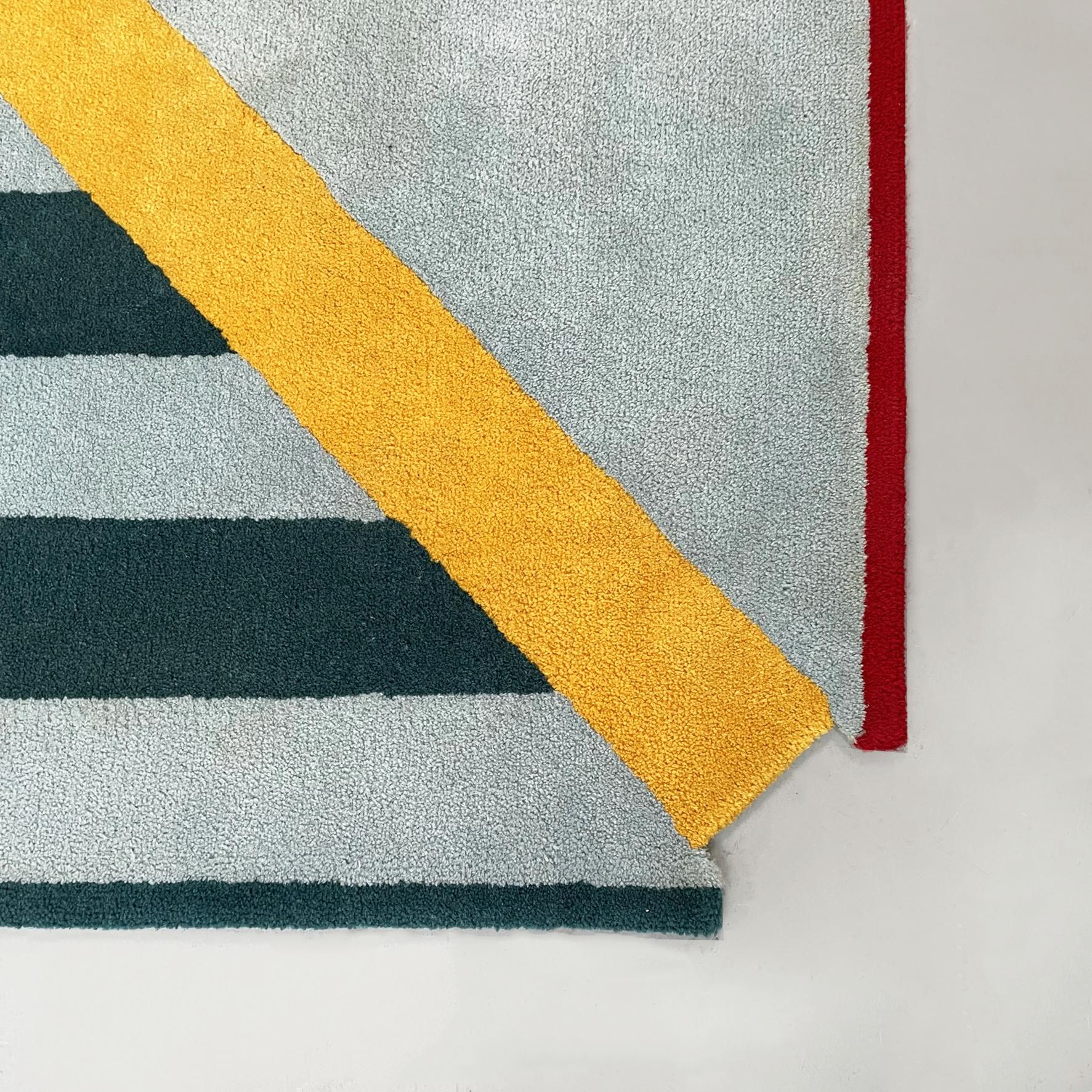 Tapis carré italien du milieu du siècle dernier en tissu bleu, vert, jaune et rouge, années 1980 Bon état - En vente à MIlano, IT