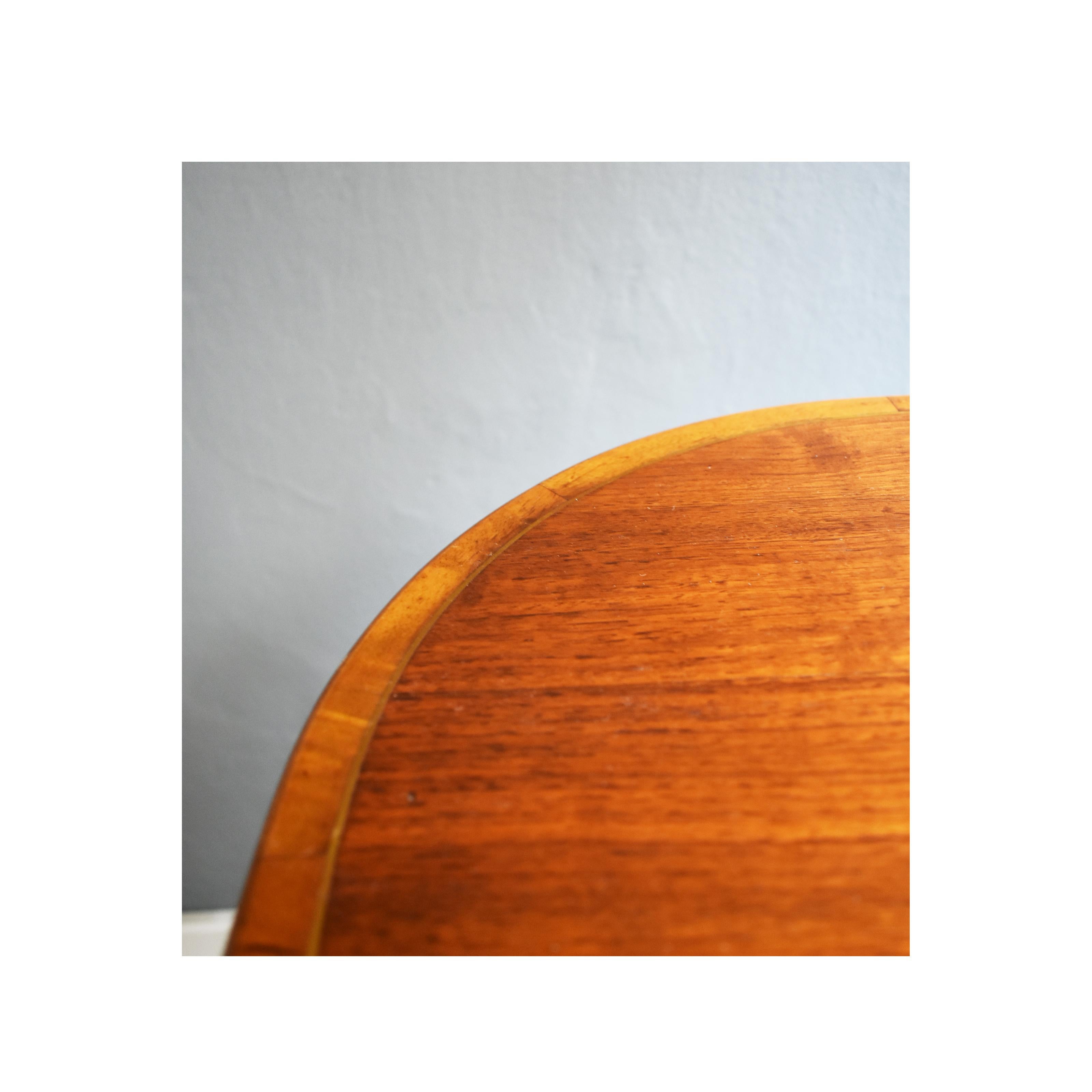 Table carrée italienne du milieu du siècle en bois avec inserts en laiton, années 1950 en vente 1