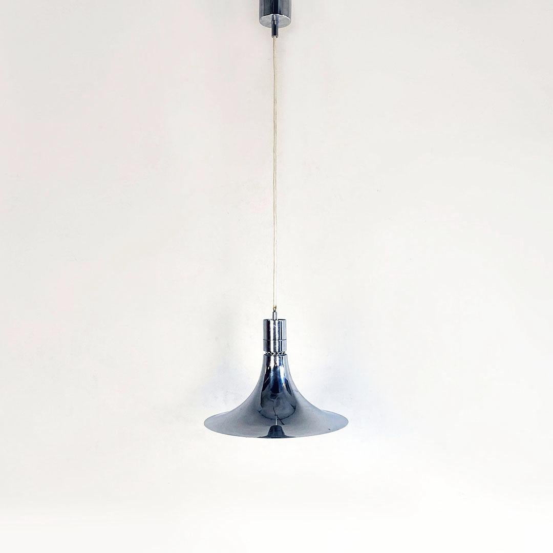 Italian mid-century steel AM/AS serie chandelier by Franco Albini, 1960s
AM/AS series chandelier, with bell shape entirely in steel and internal part of the lampshade enamelled in matt white.
Project by Franco Albini, 1960s
Good general
