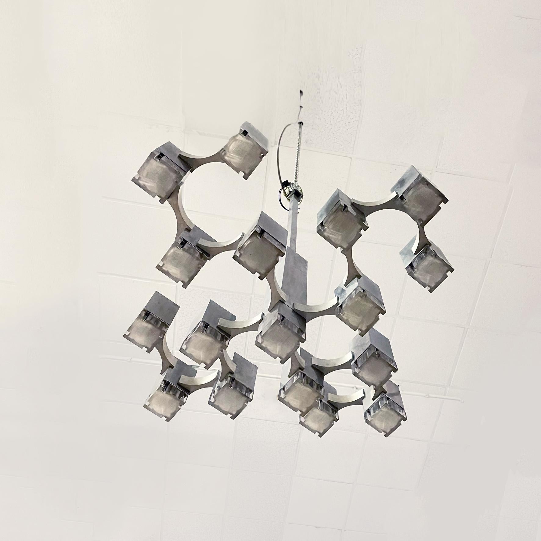 Italian Mid-Century Steel and Glass Chandelier Cubic by Gaetano Sciolari, 1960s In Good Condition In MIlano, IT