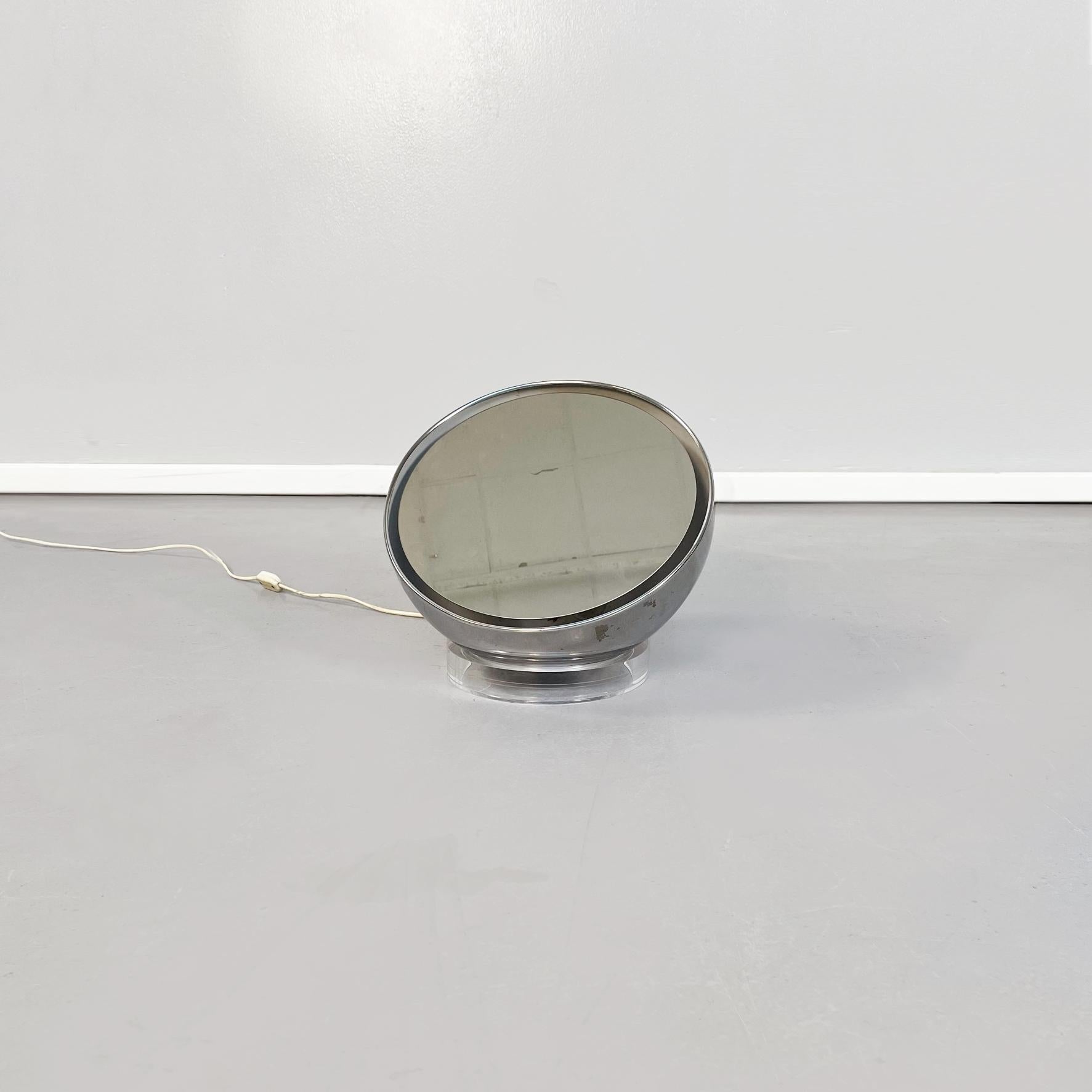 Italienische halbkugelförmige Tischlampe-Spiegel aus Stahl und Kunststoff, Mitte des Jahrhunderts, 1970er Jahre
Halbkugelförmiger Tischlampen-Spiegel aus Stahl mit rundem Kunststoffsockel. Der Spiegel ist in der Mitte der Halbkugel aufgehängt und