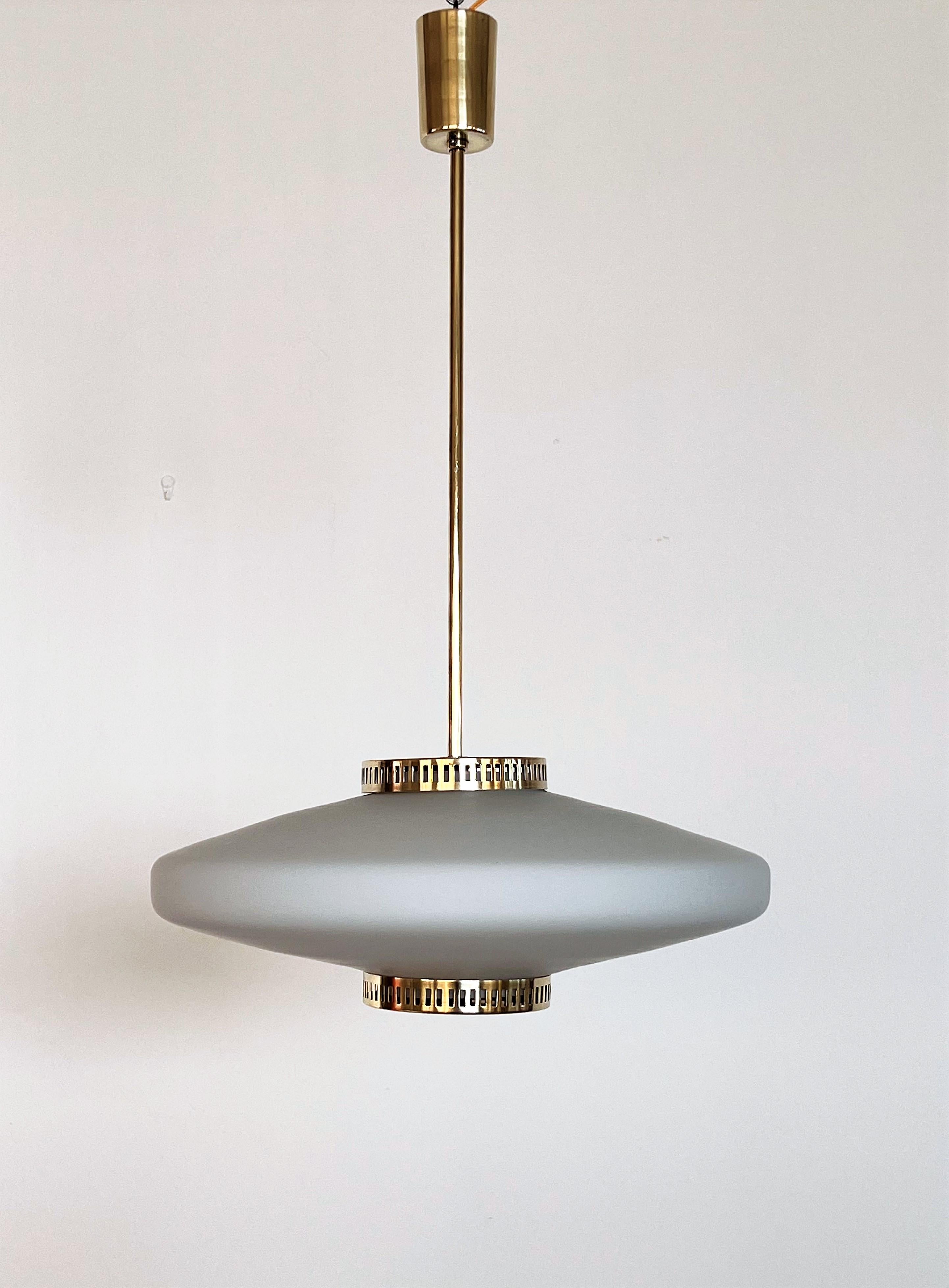 Italian Mid-Century Stilnovo Pendant Light with Opaline Glass and Brass, 1970s In Good Condition In Morazzone, Varese