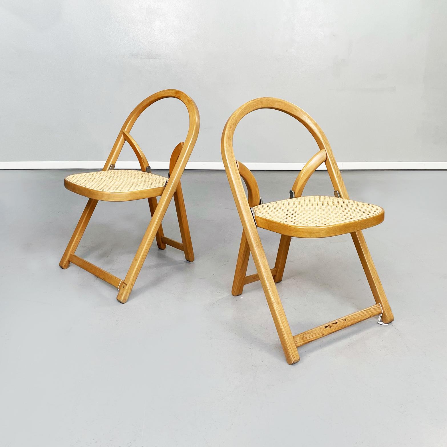 Italian mid-century Straw and wooden Arca chairs by Sabadin for Crassevig, 1970s
Set of 8 Arca model folding chairs with square seat with round corners in Vienna straw. The structure, which includes the semi-oval backrest and legs, is in light wood