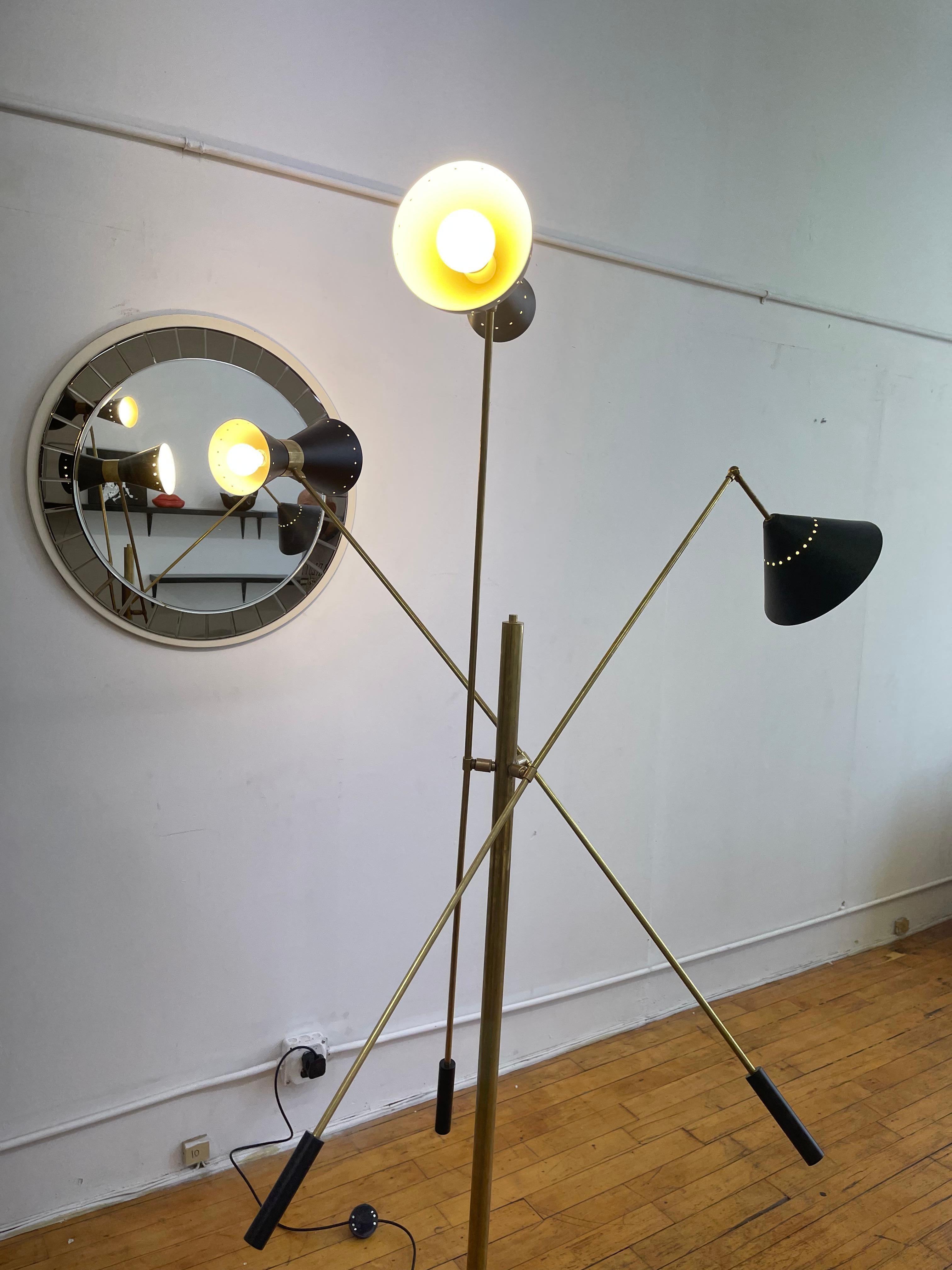 Italian Mid Century Style Brass Floor Lamp With Directional Black Shades In Excellent Condition For Sale In Jersey City, NJ