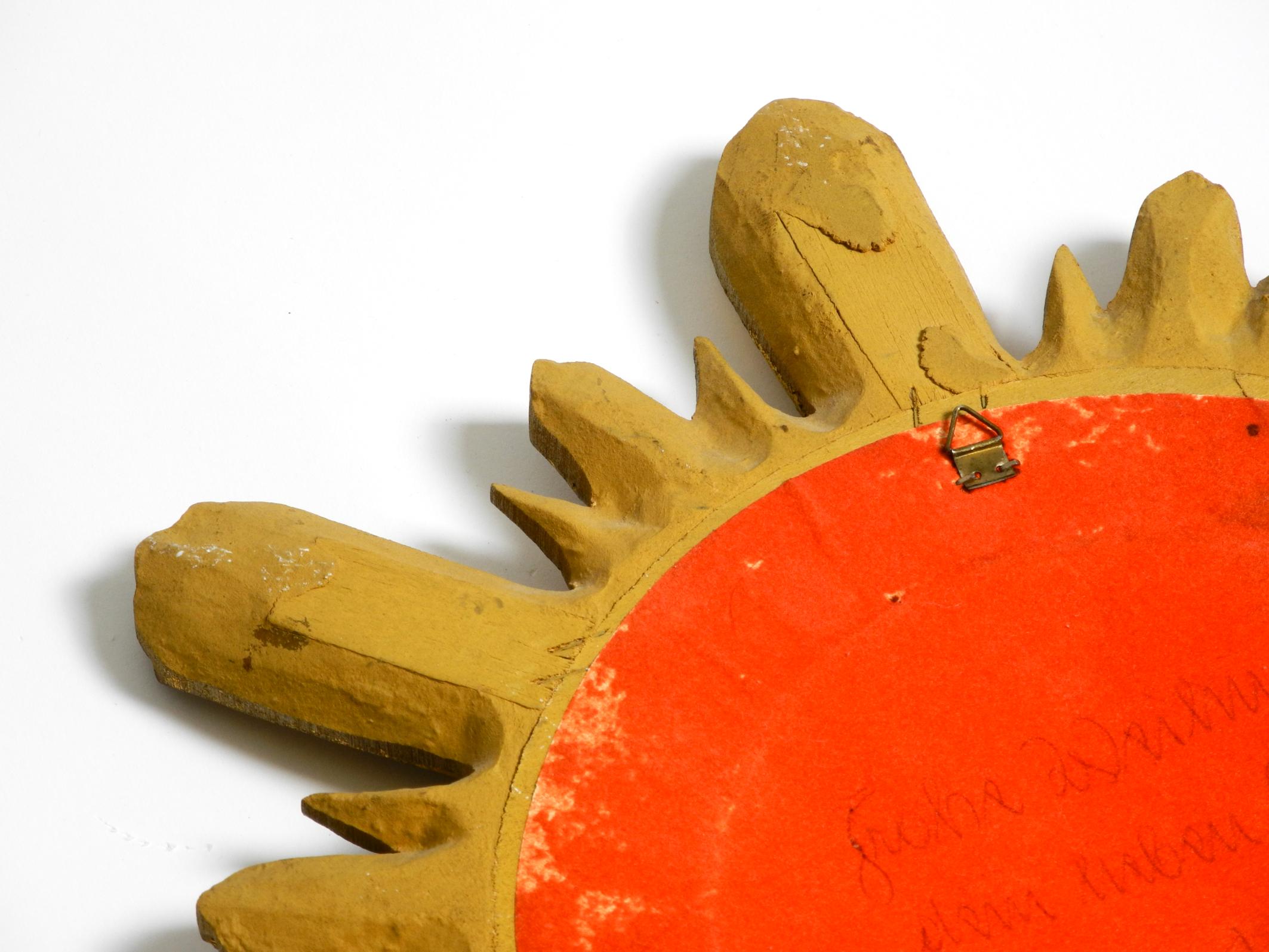 Specchio da parete italiano Mid Century Sunburst in legno e resina, placcato oro in vendita 6