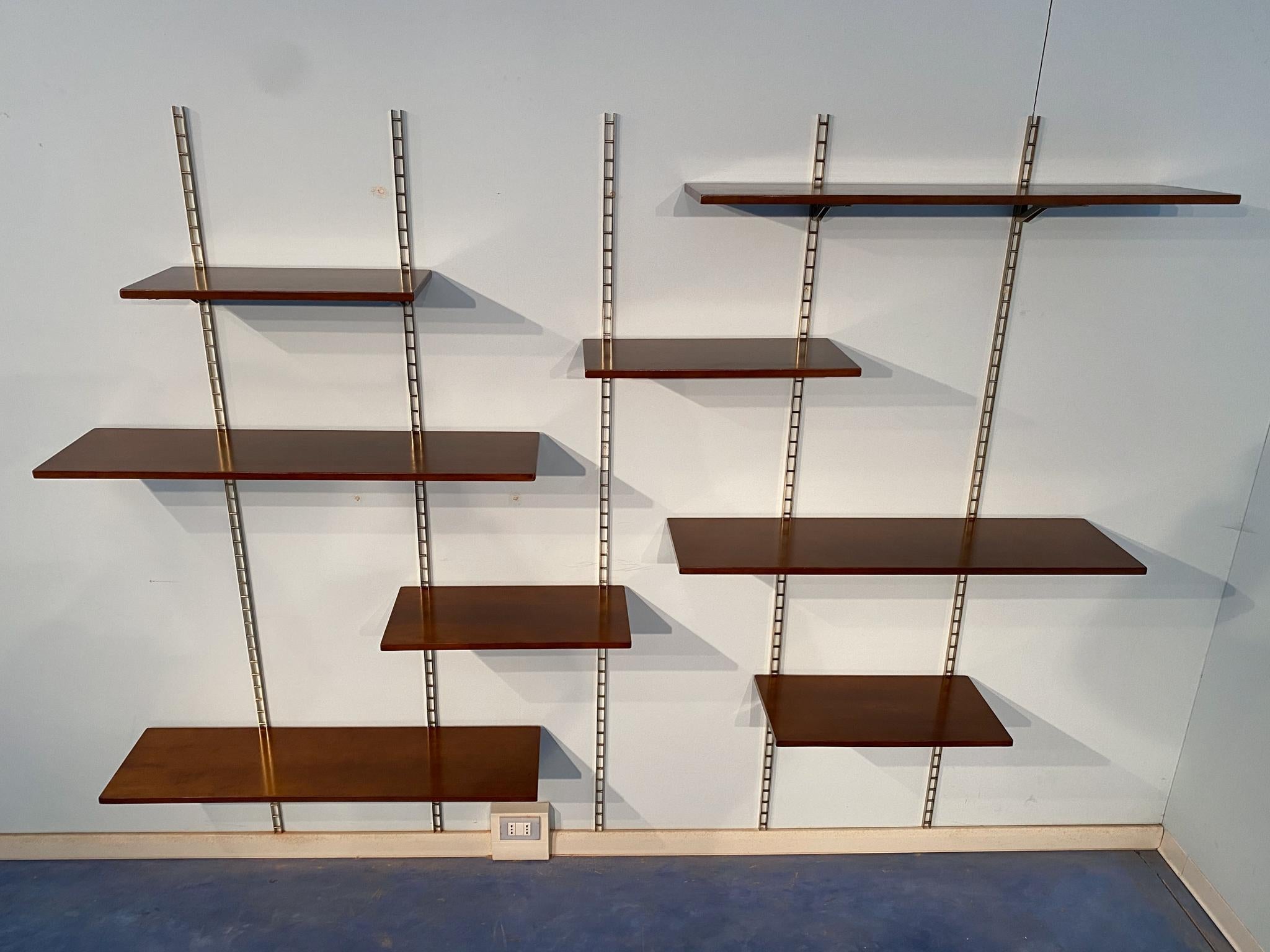 Italian Mid-Century Suspended Wall Unit Boockase in Walnut and Gilded Metal 1960 For Sale 5