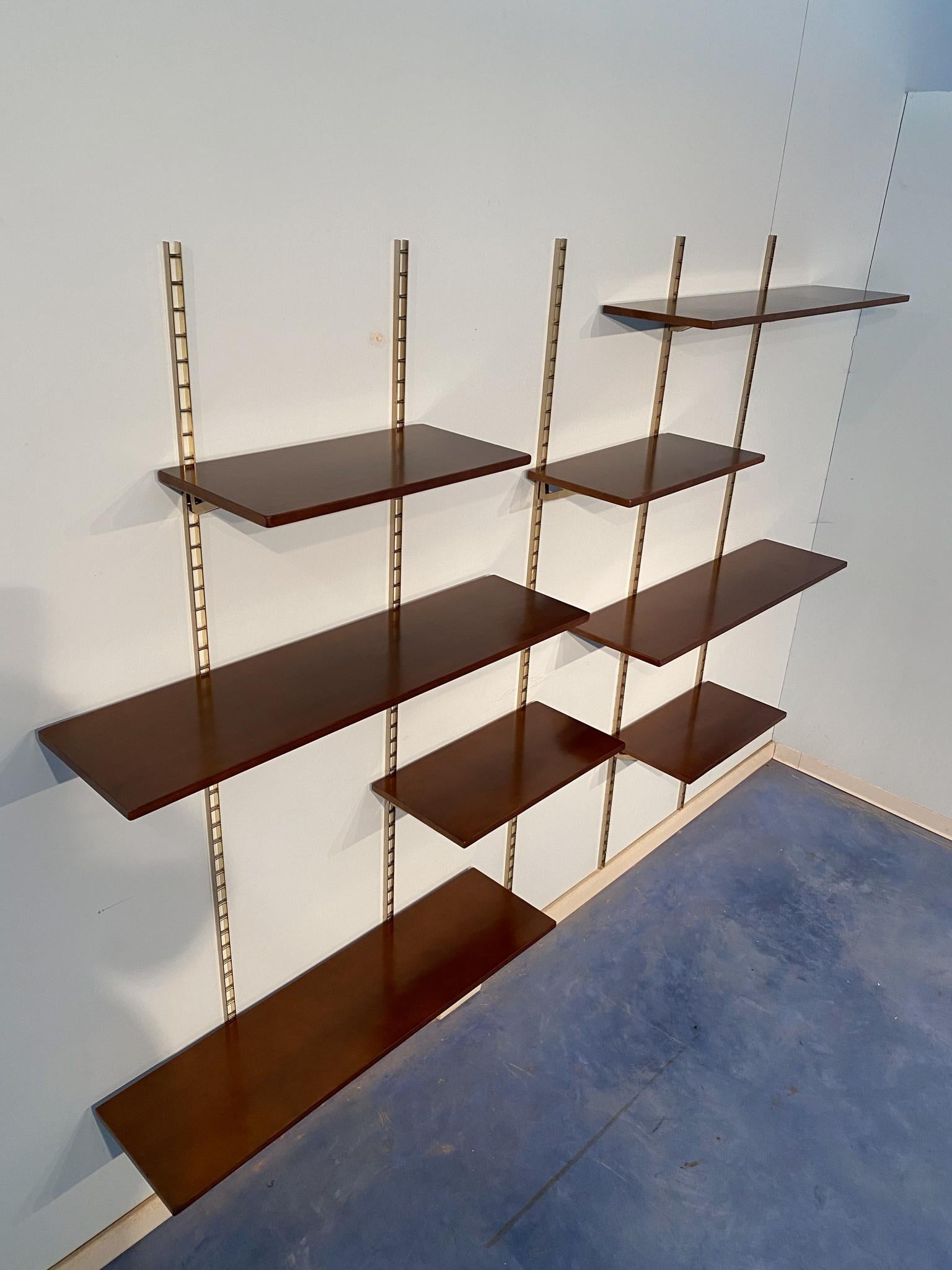 Italian Mid-Century Suspended Wall Unit Boockase in Walnut and Gilded Metal 1960 For Sale 6