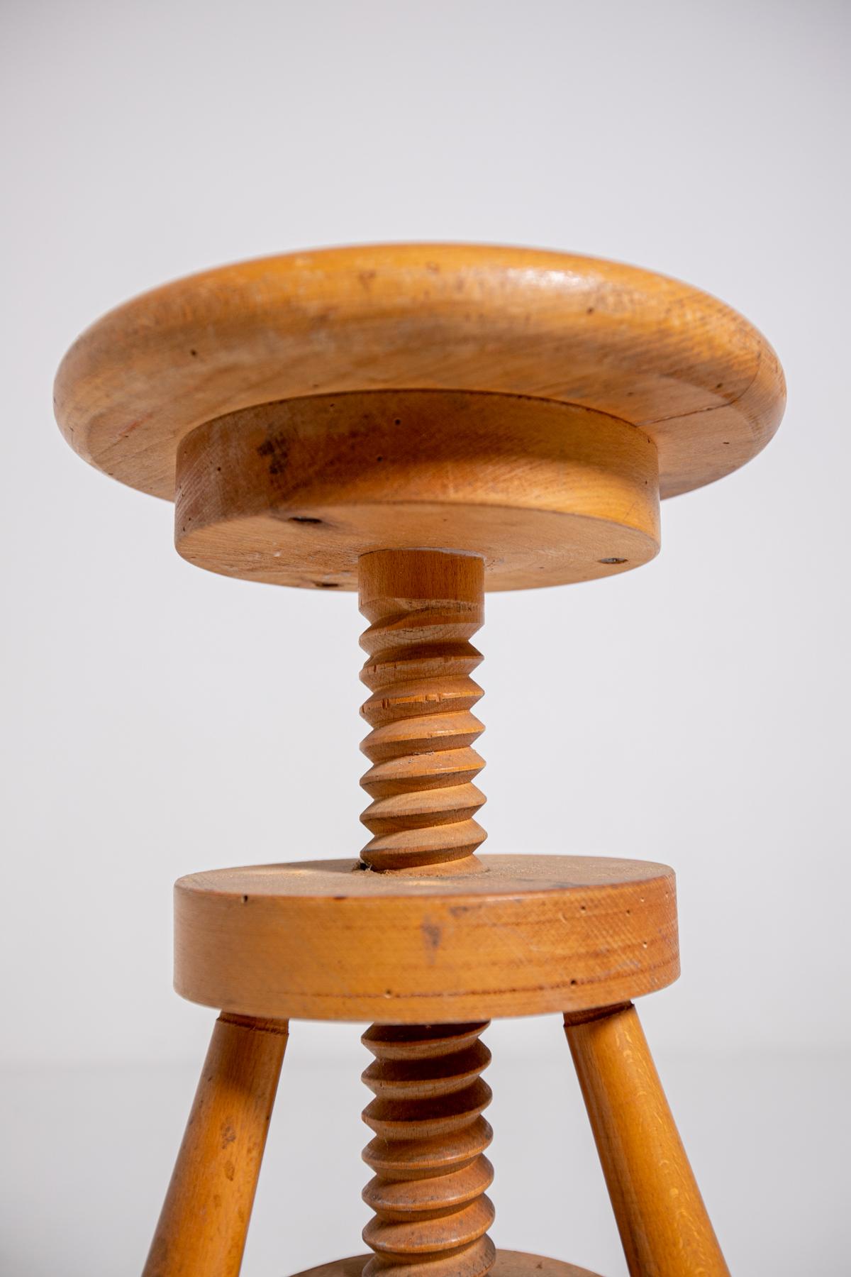 Italian Mid-Century Swivel Stool in Wood In Good Condition For Sale In Milano, IT